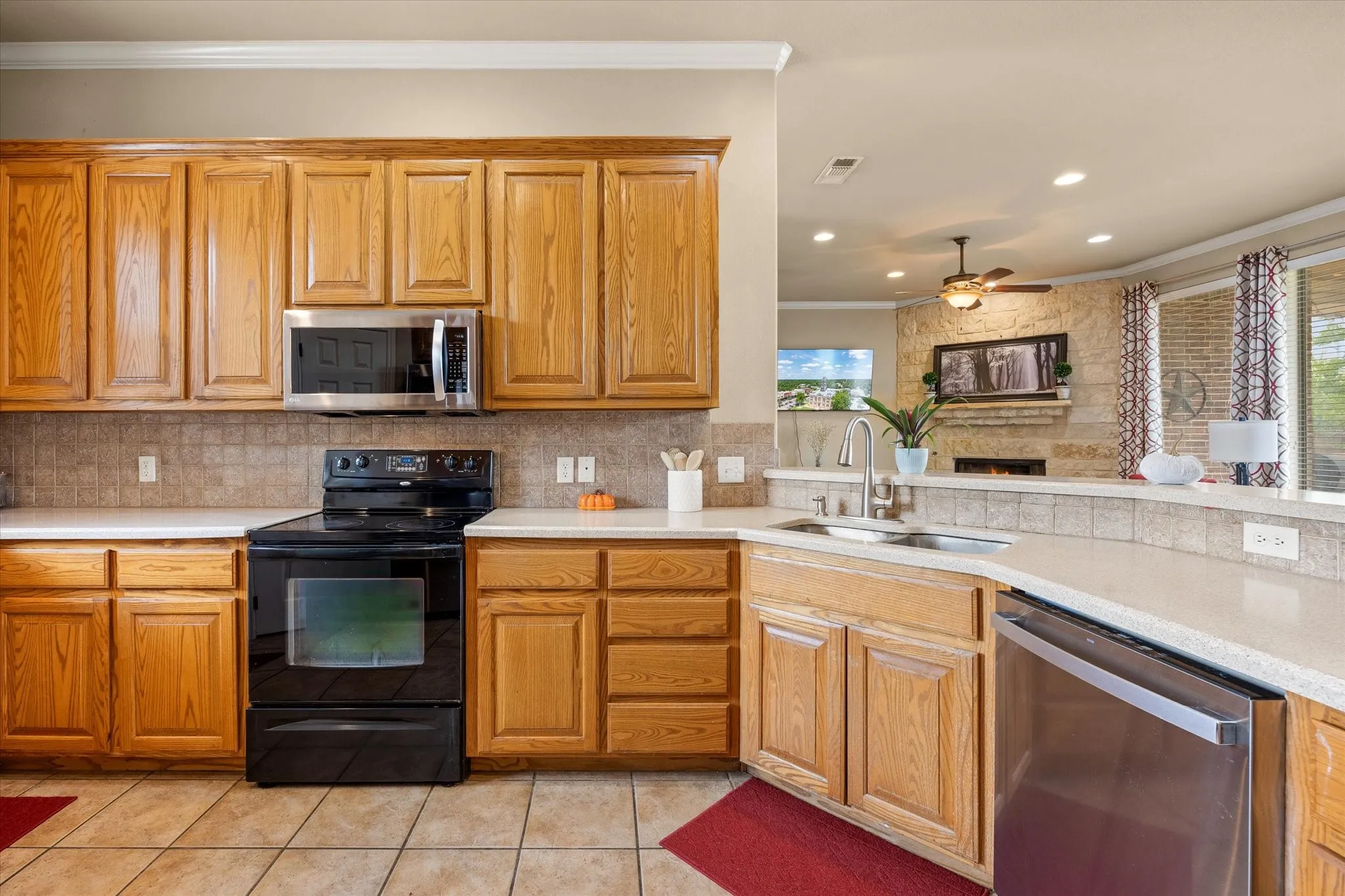 Single Family Residence For Sale in Hood County , 2804 Tour Court, Granbury, Texas 76049, 3 Bedroom, 2 Bathroom, 2 Garage spaces, 1,874 Sqft, built in 2007, mls#21376317, Real Estate Agent in Granbury, Homes For Sale in Hood county, Homes For Sale in Granbury, Realtor in Granbury Texas, Real Estate Brokerage Independent Realty Texas, Luminita Cordes Realtor