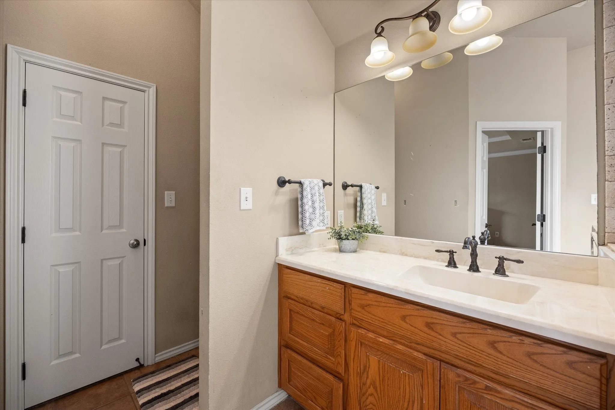 Single Family Residence For Sale in Hood County , 2804 Tour Court, Granbury, Texas 76049, 3 Bedroom, 2 Bathroom, 2 Garage spaces, 1,874 Sqft, built in 2007, mls#21376317, Real Estate Agent in Granbury, Homes For Sale in Hood county, Homes For Sale in Granbury, Realtor in Granbury Texas, Real Estate Brokerage Independent Realty Texas, Luminita Cordes Realtor