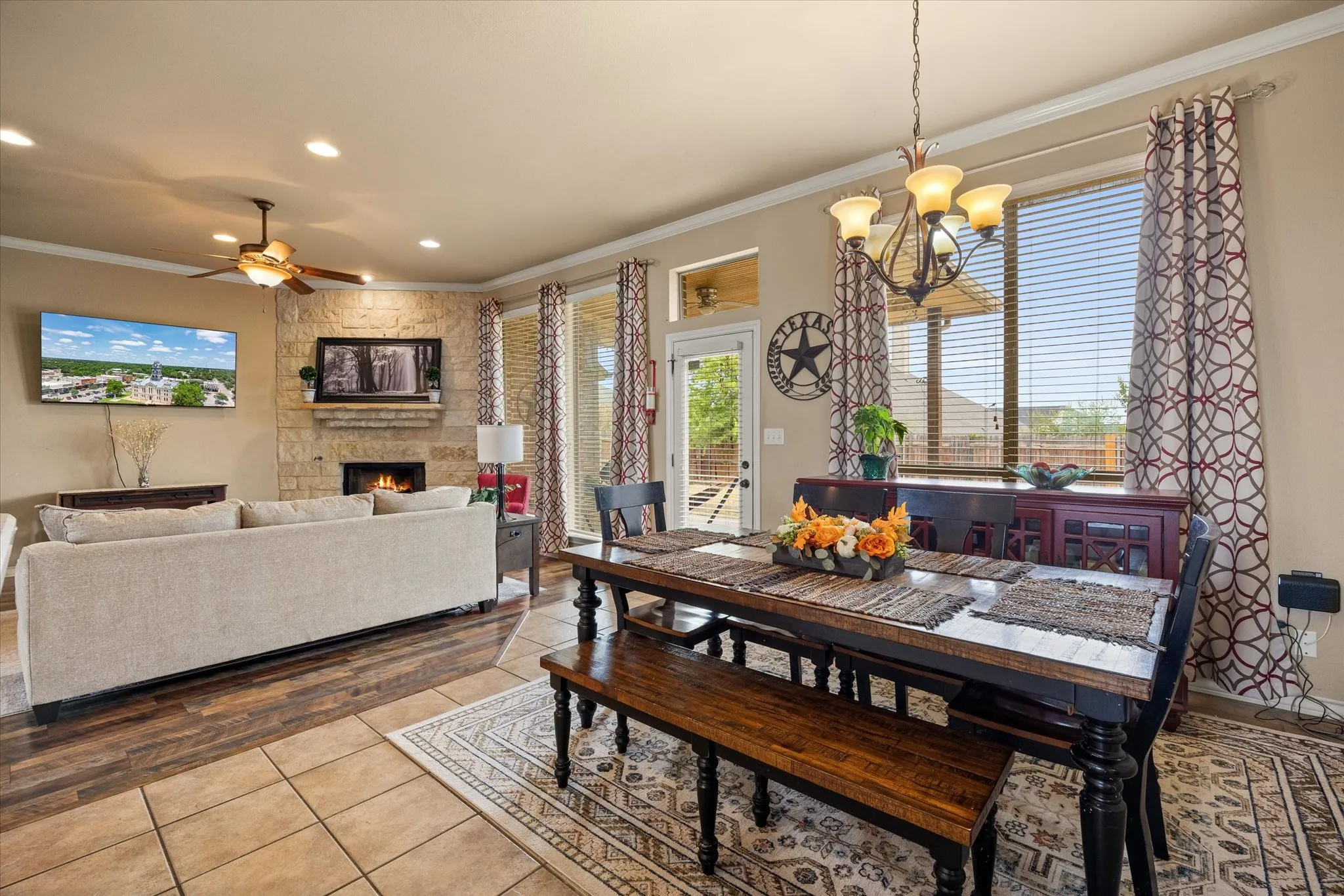 Single Family Residence For Sale in Hood County , 2804 Tour Court, Granbury, Texas 76049, 3 Bedroom, 2 Bathroom, 2 Garage spaces, 1,874 Sqft, built in 2007, mls#21376317, Real Estate Agent in Granbury, Homes For Sale in Hood county, Homes For Sale in Granbury, Realtor in Granbury Texas, Real Estate Brokerage Independent Realty Texas, Luminita Cordes Realtor