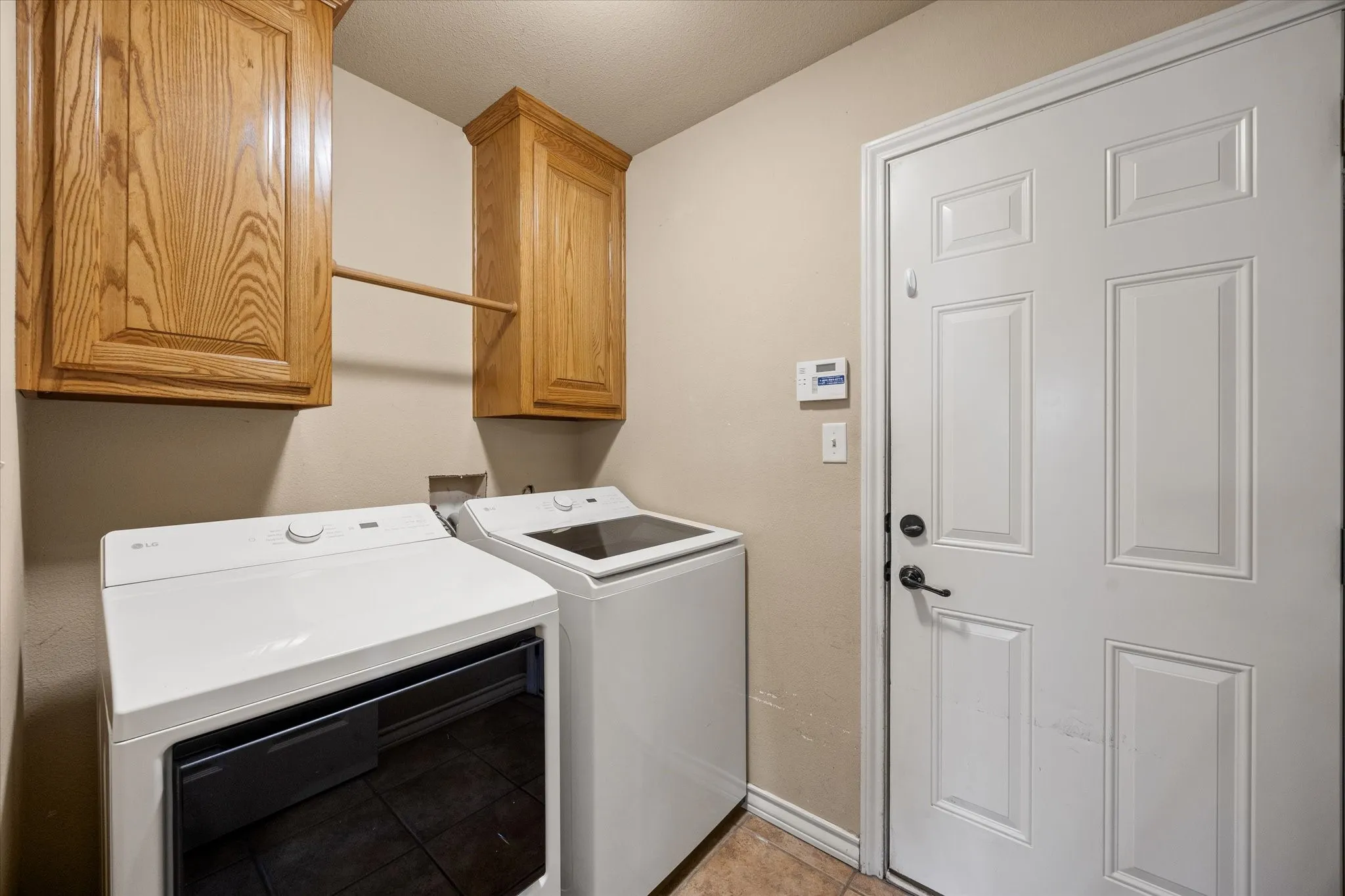Single Family Residence For Sale in Hood County , 2804 Tour Court, Granbury, Texas 76049, 3 Bedroom, 2 Bathroom, 2 Garage spaces, 1,874 Sqft, built in 2007, mls#21376317, Real Estate Agent in Granbury, Homes For Sale in Hood county, Homes For Sale in Granbury, Realtor in Granbury Texas, Real Estate Brokerage Independent Realty Texas, Luminita Cordes Realtor
