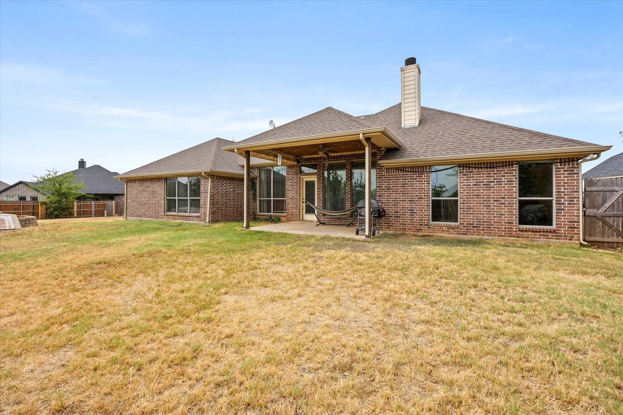Single Family Residence For Sale in Hood County , 2804 Tour Court, Granbury, Texas 76049, 3 Bedroom, 2 Bathroom, 2 Garage spaces, 1,874 Sqft, built in 2007, mls#21376317, Real Estate Agent in Granbury, Homes For Sale in Hood county, Homes For Sale in Granbury, Realtor in Granbury Texas, Real Estate Brokerage Independent Realty Texas, Luminita Cordes Realtor