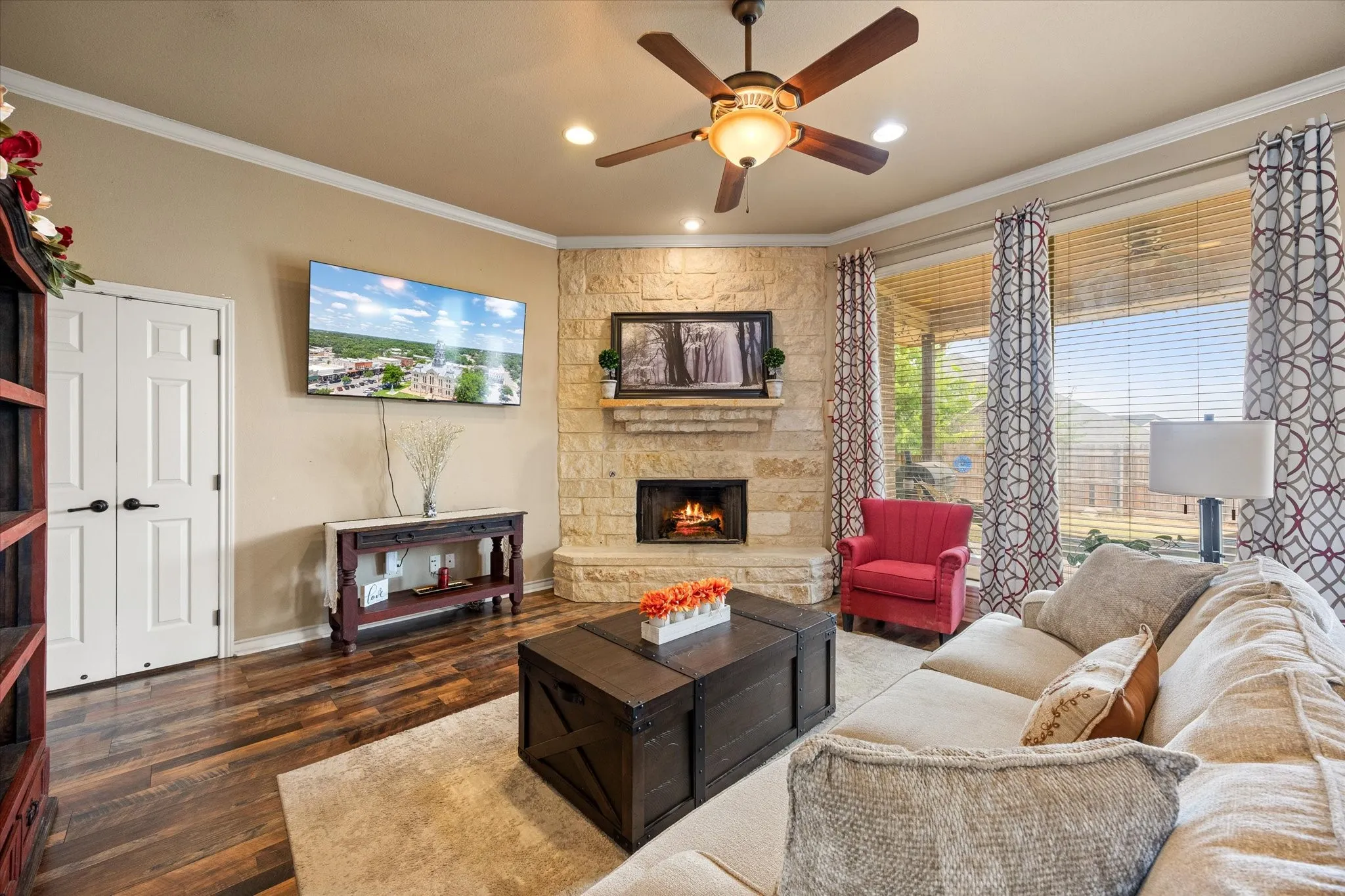 Single Family Residence For Sale in Hood County , 2804 Tour Court, Granbury, Texas 76049, 3 Bedroom, 2 Bathroom, 2 Garage spaces, 1,874 Sqft, built in 2007, mls#21376317, Real Estate Agent in Granbury, Homes For Sale in Hood county, Homes For Sale in Granbury, Realtor in Granbury Texas, Real Estate Brokerage Independent Realty Texas, Luminita Cordes Realtor