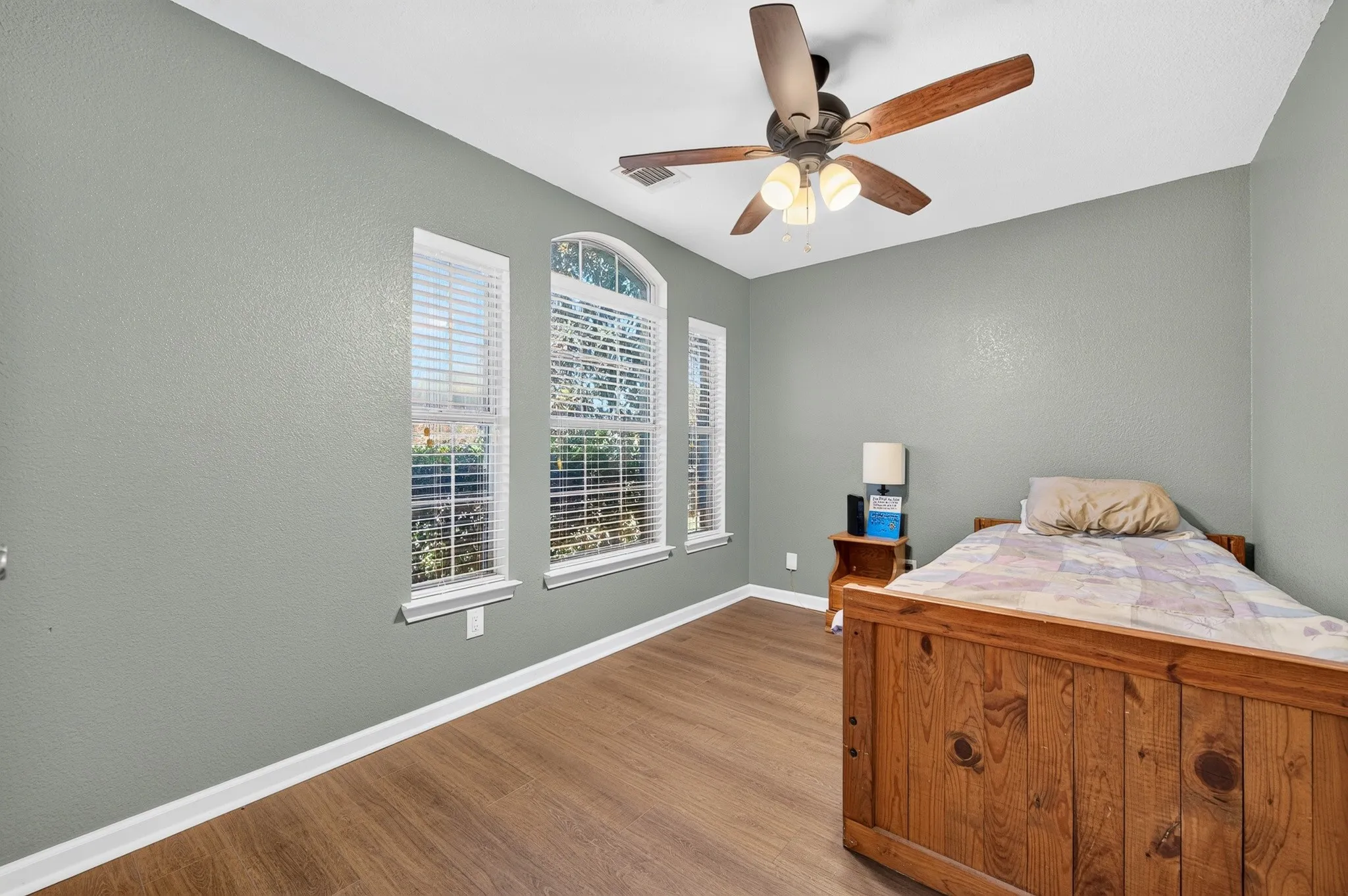 Single Family Residence For Sale in Kaufman County , 132 Redbud Drive, Forney, Texas 75126, 3 Bedroom, 2 Bathroom, 3 Garage spaces, 1,668 Sqft, built in 2004, mls#21376426, Real Estate Agent in Forney, Homes For Sale in Kaufman county, Homes For Sale in Forney, Realtor in Forney Texas, Real Estate Brokerage Independent Realty Texas, Luminita Cordes Realtor