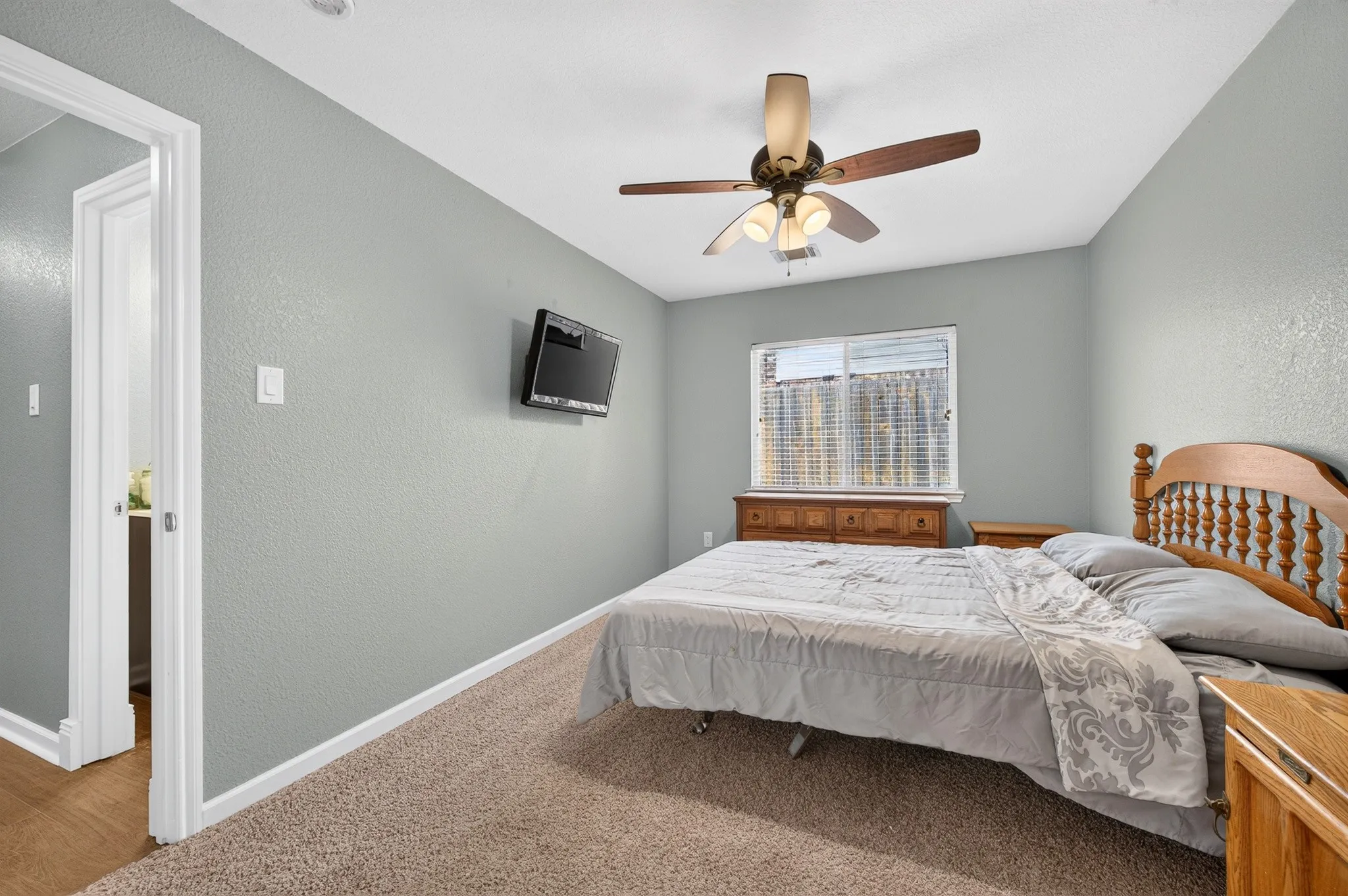Single Family Residence For Sale in Kaufman County , 132 Redbud Drive, Forney, Texas 75126, 3 Bedroom, 2 Bathroom, 3 Garage spaces, 1,668 Sqft, built in 2004, mls#21376426, Real Estate Agent in Forney, Homes For Sale in Kaufman county, Homes For Sale in Forney, Realtor in Forney Texas, Real Estate Brokerage Independent Realty Texas, Luminita Cordes Realtor