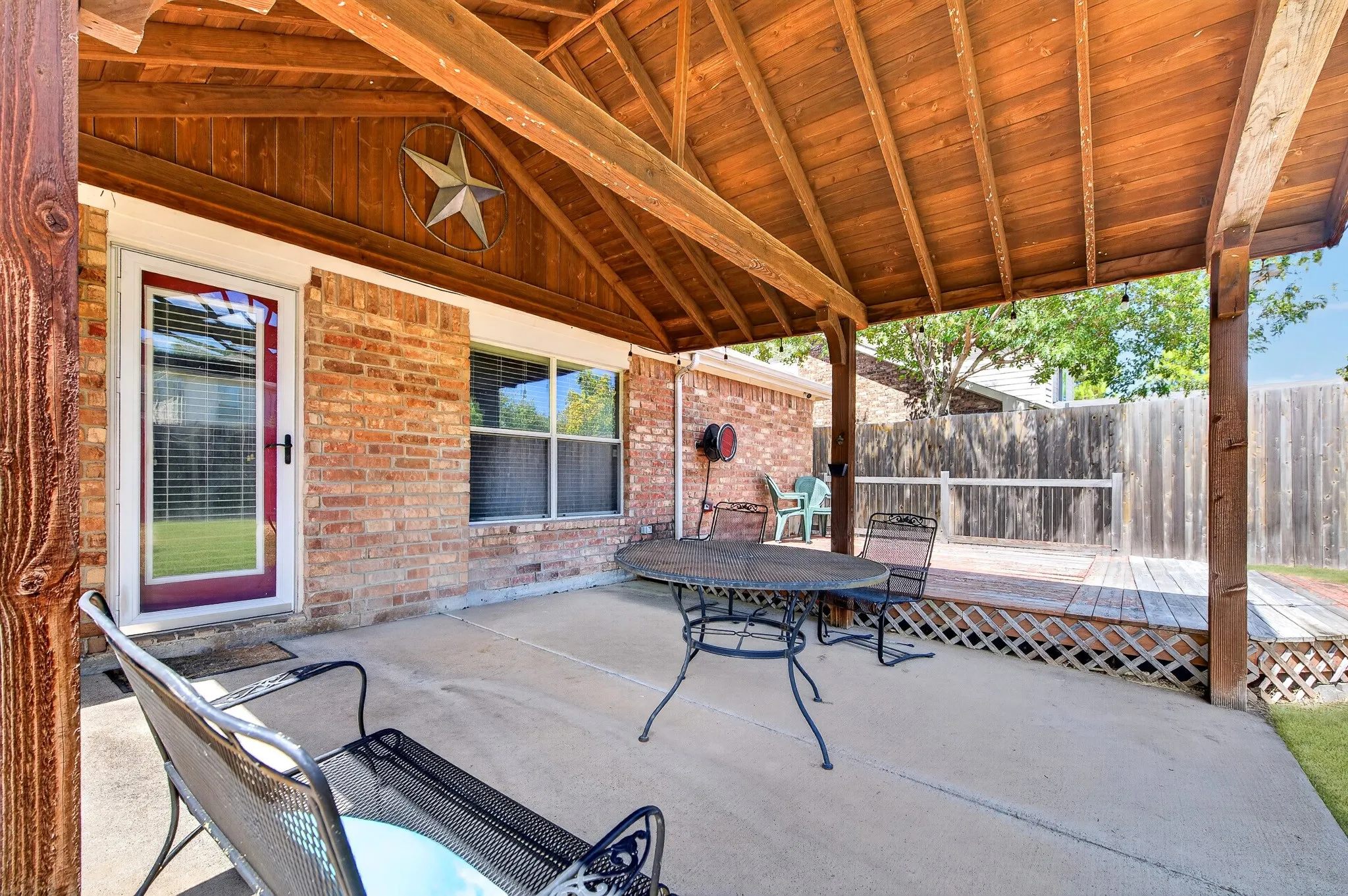 Single Family Residence For Sale in Kaufman County , 132 Redbud Drive, Forney, Texas 75126, 3 Bedroom, 2 Bathroom, 3 Garage spaces, 1,668 Sqft, built in 2004, mls#21376426, Real Estate Agent in Forney, Homes For Sale in Kaufman county, Homes For Sale in Forney, Realtor in Forney Texas, Real Estate Brokerage Independent Realty Texas, Luminita Cordes Realtor
