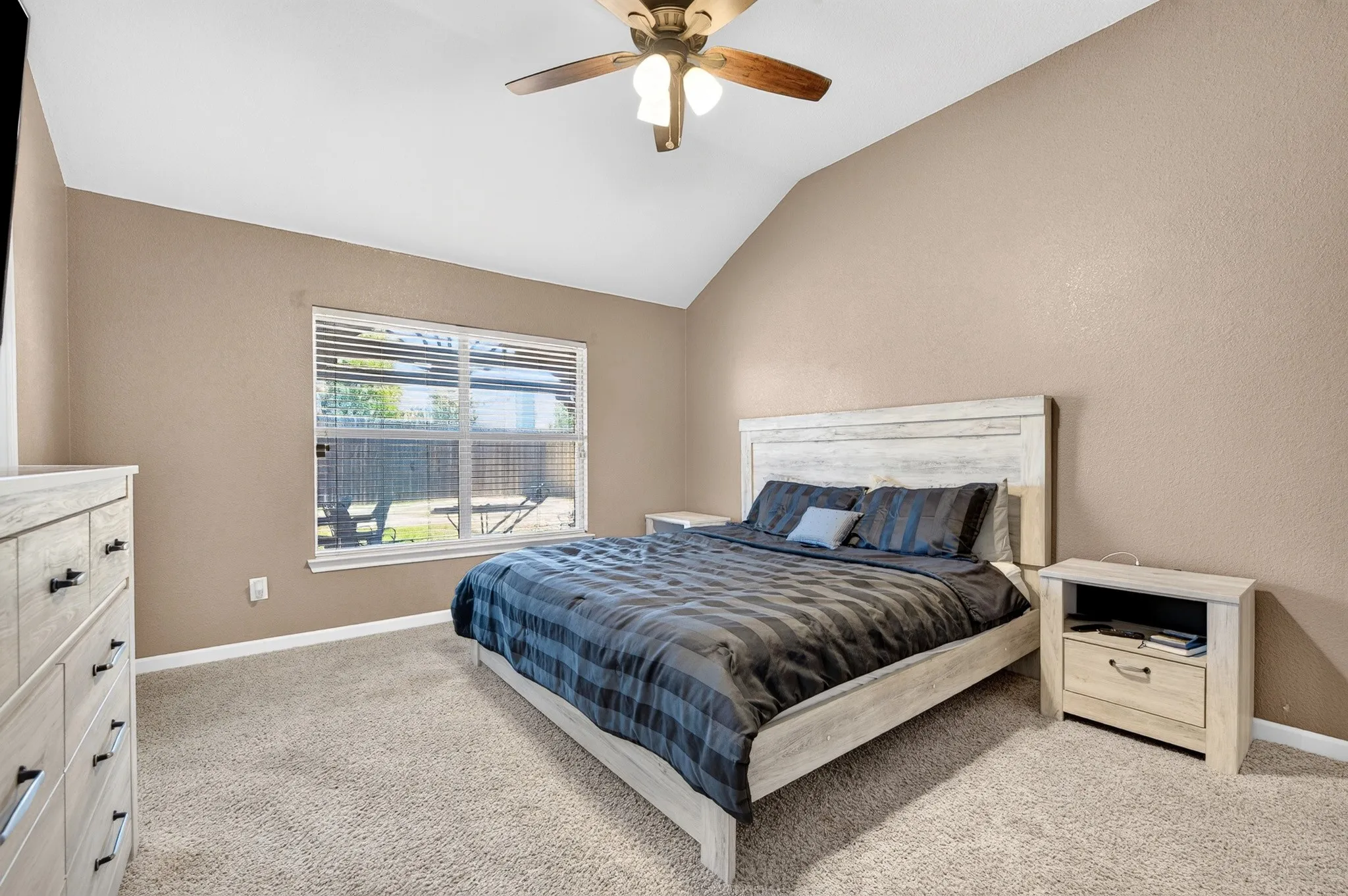Single Family Residence For Sale in Kaufman County , 132 Redbud Drive, Forney, Texas 75126, 3 Bedroom, 2 Bathroom, 3 Garage spaces, 1,668 Sqft, built in 2004, mls#21376426, Real Estate Agent in Forney, Homes For Sale in Kaufman county, Homes For Sale in Forney, Realtor in Forney Texas, Real Estate Brokerage Independent Realty Texas, Luminita Cordes Realtor