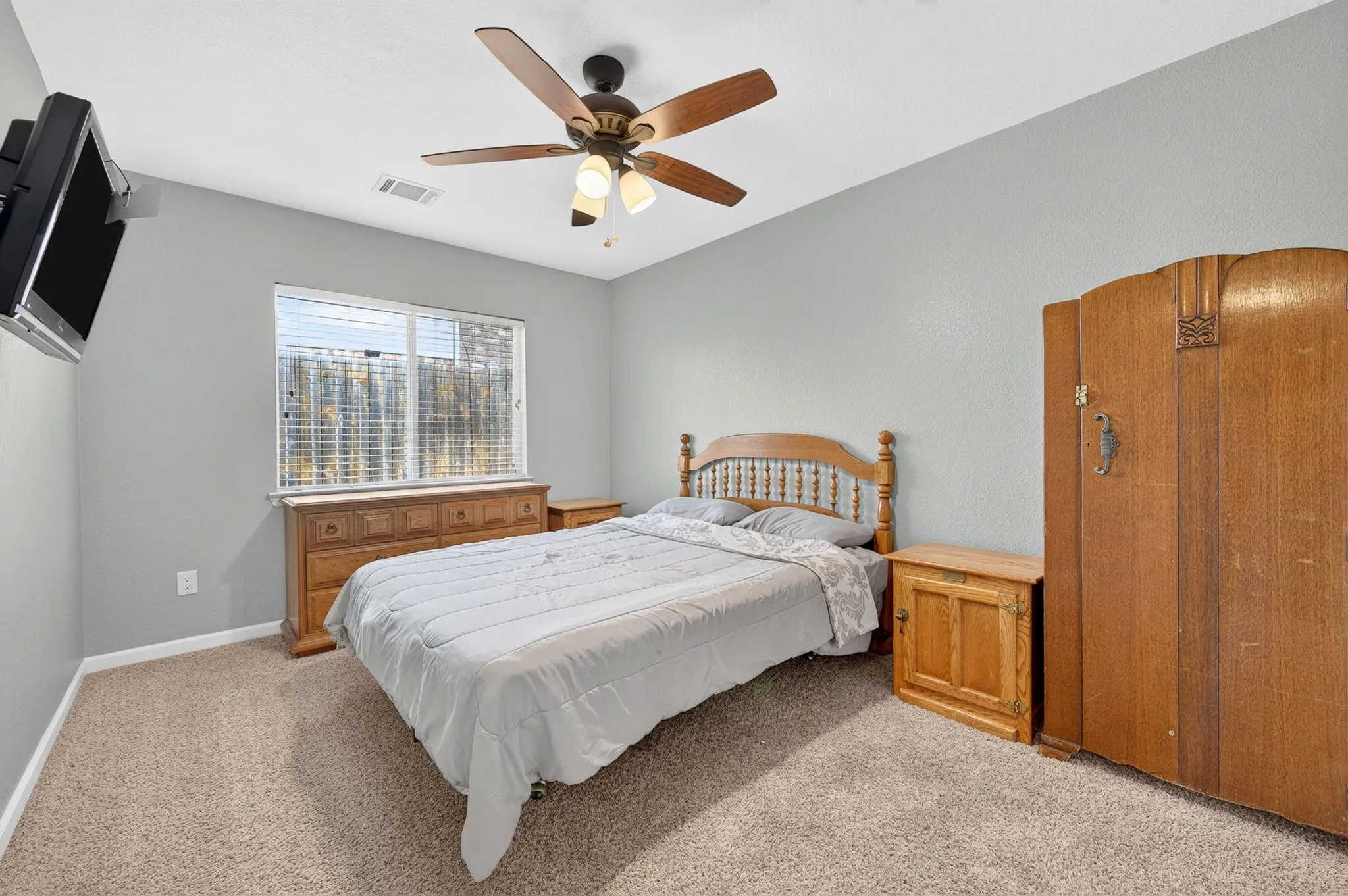 Single Family Residence For Sale in Kaufman County , 132 Redbud Drive, Forney, Texas 75126, 3 Bedroom, 2 Bathroom, 3 Garage spaces, 1,668 Sqft, built in 2004, mls#21376426, Real Estate Agent in Forney, Homes For Sale in Kaufman county, Homes For Sale in Forney, Realtor in Forney Texas, Real Estate Brokerage Independent Realty Texas, Luminita Cordes Realtor