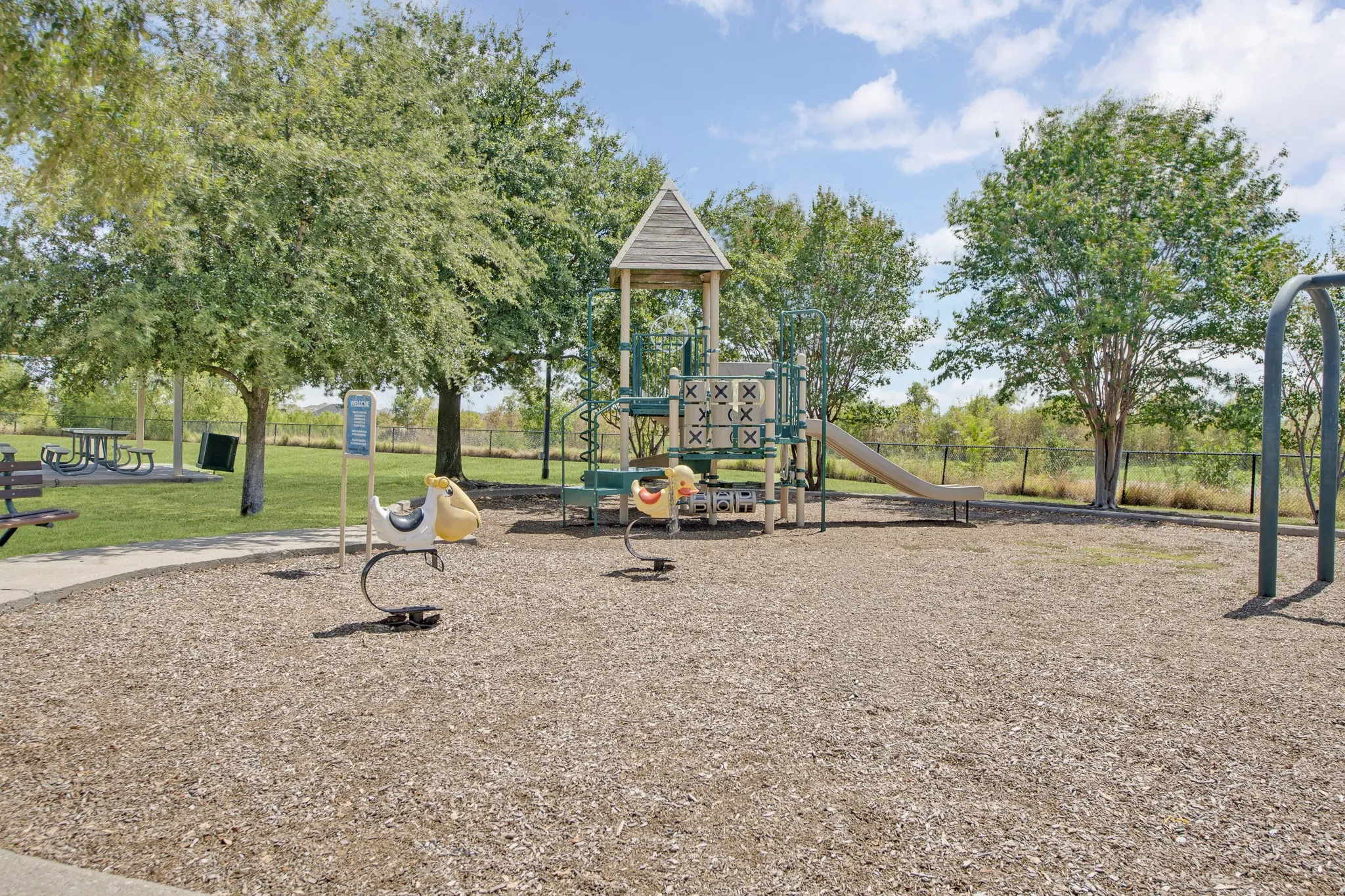 Single Family Residence For Sale in Kaufman County , 132 Redbud Drive, Forney, Texas 75126, 3 Bedroom, 2 Bathroom, 3 Garage spaces, 1,668 Sqft, built in 2004, mls#21376426, Real Estate Agent in Forney, Homes For Sale in Kaufman county, Homes For Sale in Forney, Realtor in Forney Texas, Real Estate Brokerage Independent Realty Texas, Luminita Cordes Realtor