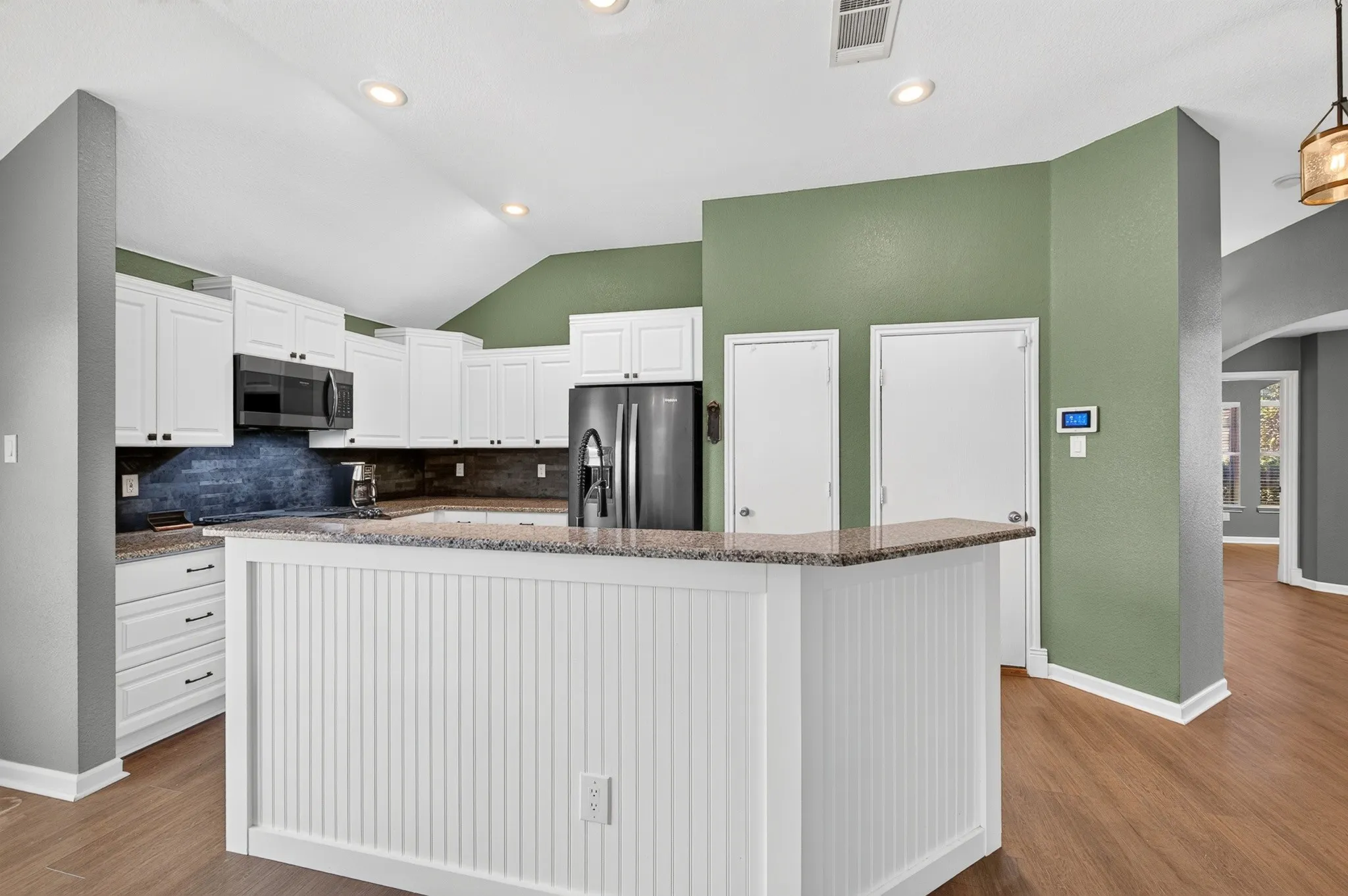 Single Family Residence For Sale in Kaufman County , 132 Redbud Drive, Forney, Texas 75126, 3 Bedroom, 2 Bathroom, 3 Garage spaces, 1,668 Sqft, built in 2004, mls#21376426, Real Estate Agent in Forney, Homes For Sale in Kaufman county, Homes For Sale in Forney, Realtor in Forney Texas, Real Estate Brokerage Independent Realty Texas, Luminita Cordes Realtor