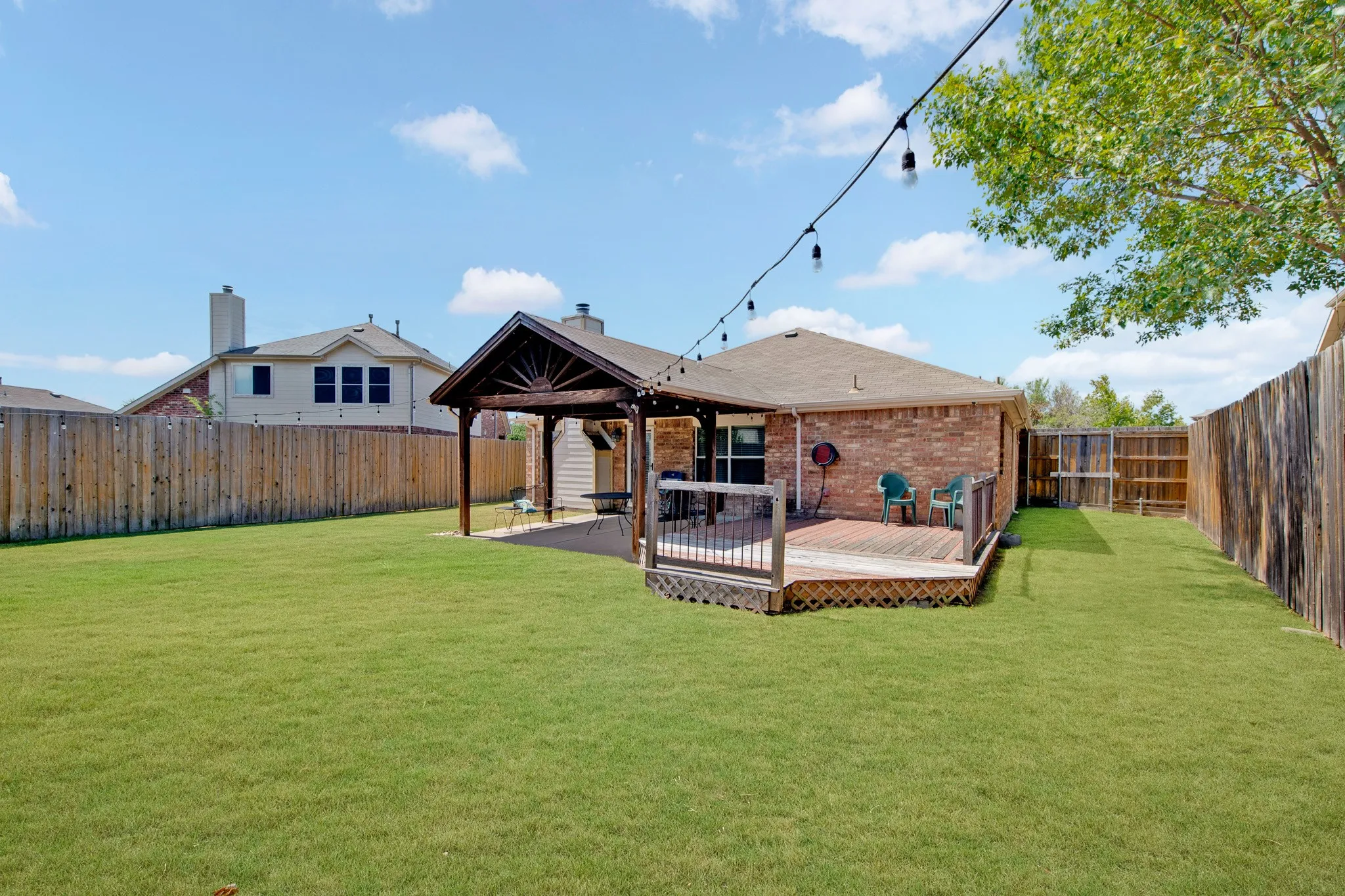 Single Family Residence For Sale in Kaufman County , 132 Redbud Drive, Forney, Texas 75126, 3 Bedroom, 2 Bathroom, 3 Garage spaces, 1,668 Sqft, built in 2004, mls#21376426, Real Estate Agent in Forney, Homes For Sale in Kaufman county, Homes For Sale in Forney, Realtor in Forney Texas, Real Estate Brokerage Independent Realty Texas, Luminita Cordes Realtor