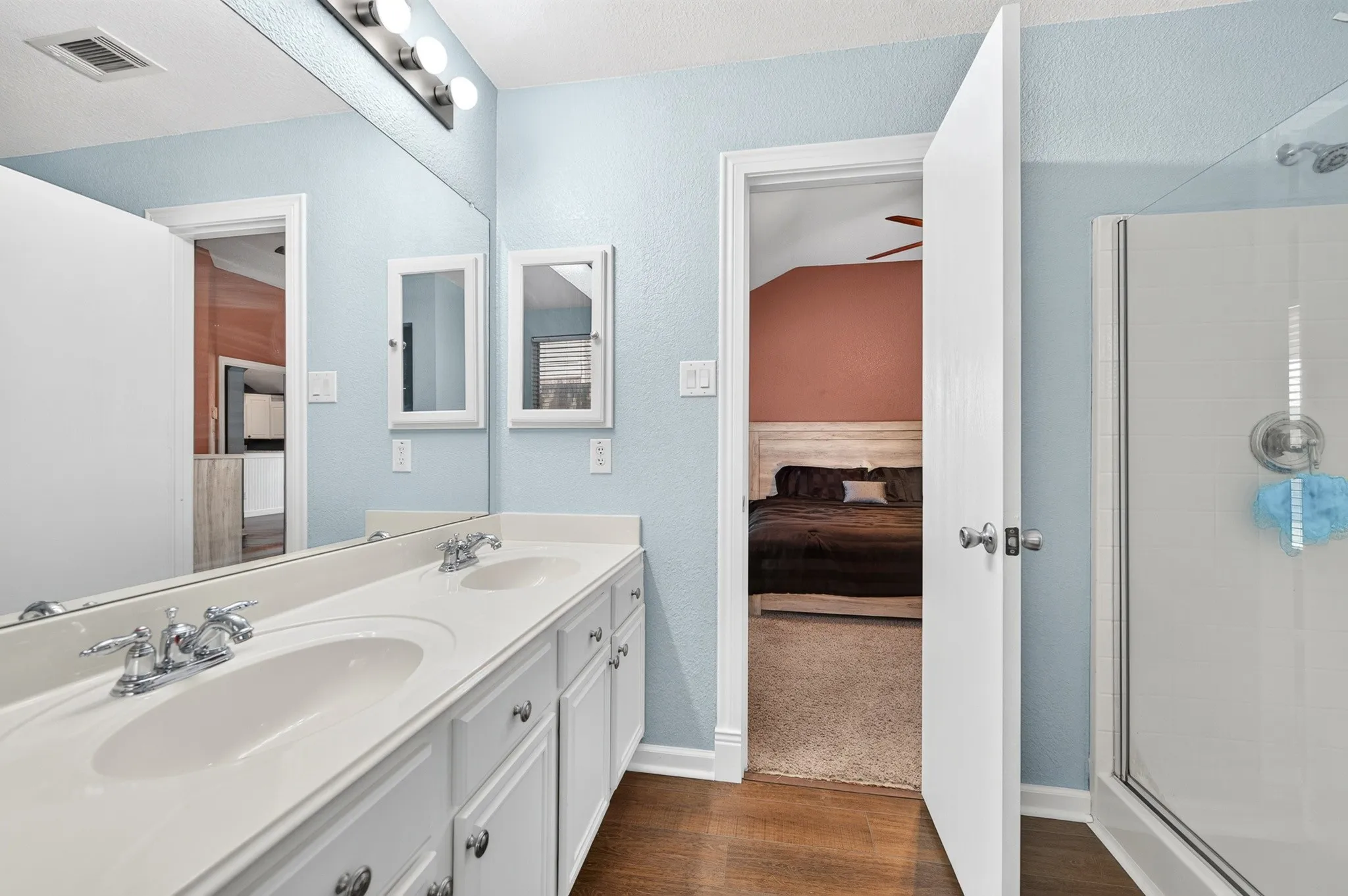 Single Family Residence For Sale in Kaufman County , 132 Redbud Drive, Forney, Texas 75126, 3 Bedroom, 2 Bathroom, 3 Garage spaces, 1,668 Sqft, built in 2004, mls#21376426, Real Estate Agent in Forney, Homes For Sale in Kaufman county, Homes For Sale in Forney, Realtor in Forney Texas, Real Estate Brokerage Independent Realty Texas, Luminita Cordes Realtor