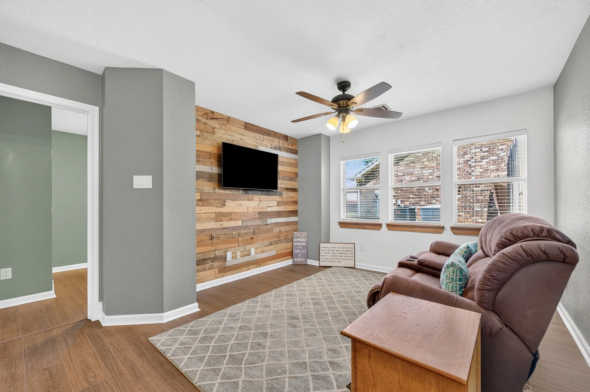 Single Family Residence For Sale in Kaufman County , 132 Redbud Drive, Forney, Texas 75126, 3 Bedroom, 2 Bathroom, 3 Garage spaces, 1,668 Sqft, built in 2004, mls#21376426, Real Estate Agent in Forney, Homes For Sale in Kaufman county, Homes For Sale in Forney, Realtor in Forney Texas, Real Estate Brokerage Independent Realty Texas, Luminita Cordes Realtor