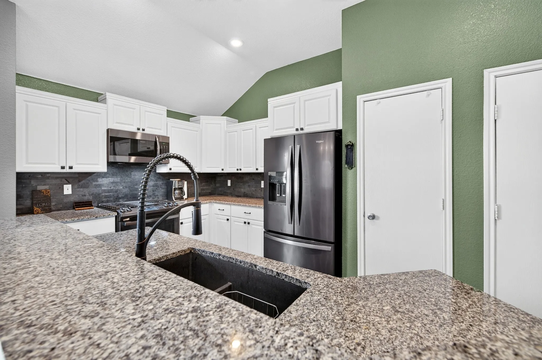 Single Family Residence For Sale in Kaufman County , 132 Redbud Drive, Forney, Texas 75126, 3 Bedroom, 2 Bathroom, 3 Garage spaces, 1,668 Sqft, built in 2004, mls#21376426, Real Estate Agent in Forney, Homes For Sale in Kaufman county, Homes For Sale in Forney, Realtor in Forney Texas, Real Estate Brokerage Independent Realty Texas, Luminita Cordes Realtor