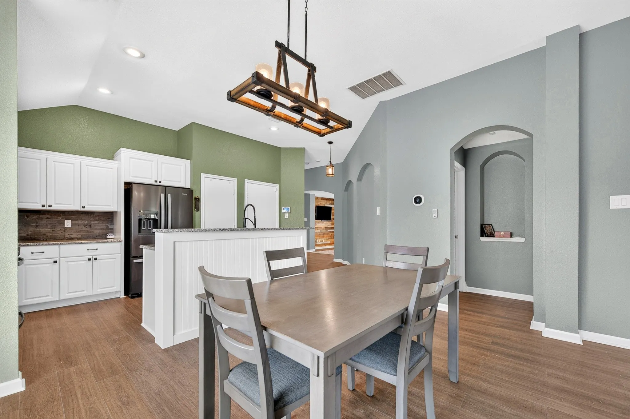 Single Family Residence For Sale in Kaufman County , 132 Redbud Drive, Forney, Texas 75126, 3 Bedroom, 2 Bathroom, 3 Garage spaces, 1,668 Sqft, built in 2004, mls#21376426, Real Estate Agent in Forney, Homes For Sale in Kaufman county, Homes For Sale in Forney, Realtor in Forney Texas, Real Estate Brokerage Independent Realty Texas, Luminita Cordes Realtor