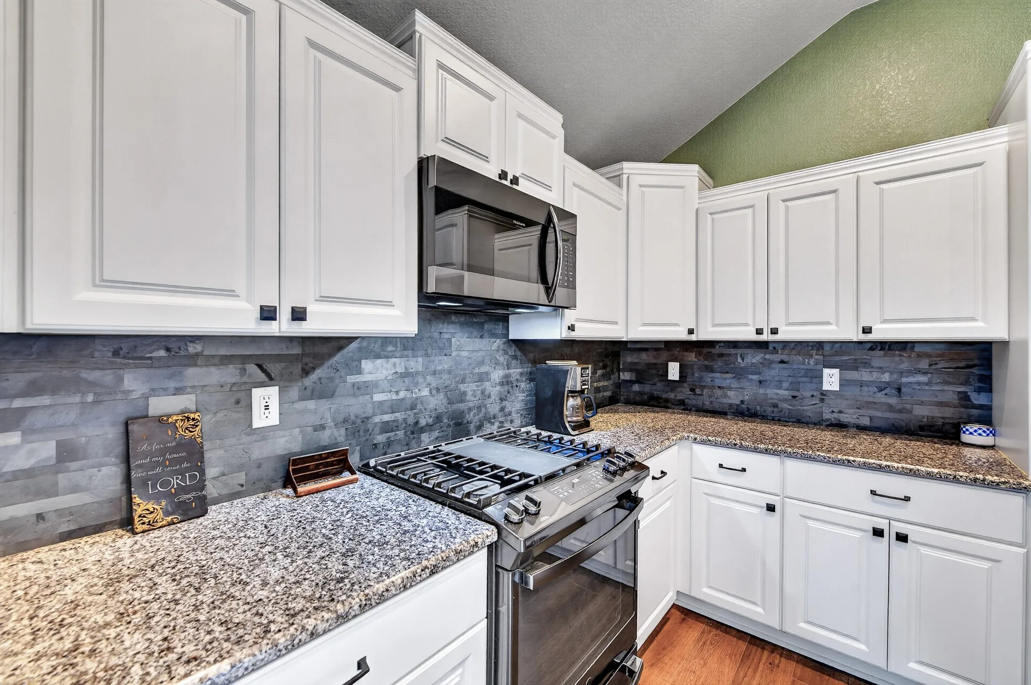 Single Family Residence For Sale in Kaufman County , 132 Redbud Drive, Forney, Texas 75126, 3 Bedroom, 2 Bathroom, 3 Garage spaces, 1,668 Sqft, built in 2004, mls#21376426, Real Estate Agent in Forney, Homes For Sale in Kaufman county, Homes For Sale in Forney, Realtor in Forney Texas, Real Estate Brokerage Independent Realty Texas, Luminita Cordes Realtor