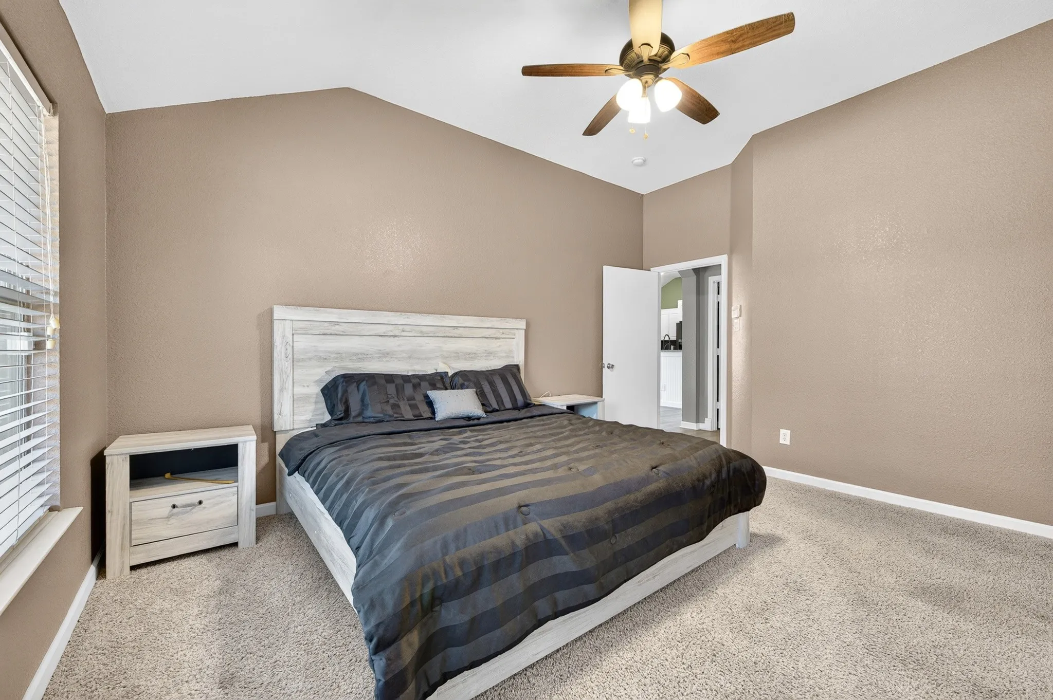 Single Family Residence For Sale in Kaufman County , 132 Redbud Drive, Forney, Texas 75126, 3 Bedroom, 2 Bathroom, 3 Garage spaces, 1,668 Sqft, built in 2004, mls#21376426, Real Estate Agent in Forney, Homes For Sale in Kaufman county, Homes For Sale in Forney, Realtor in Forney Texas, Real Estate Brokerage Independent Realty Texas, Luminita Cordes Realtor