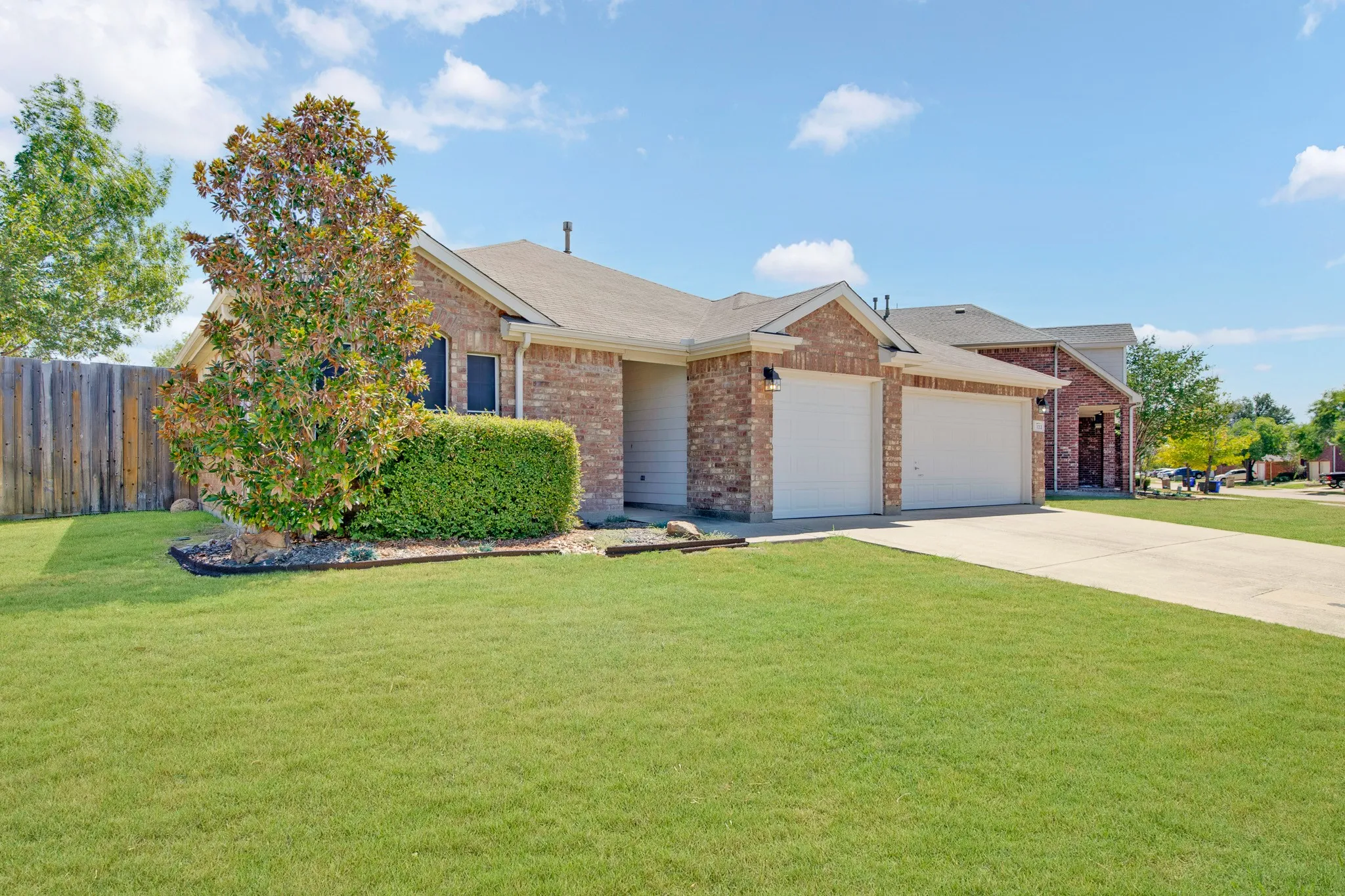 Single Family Residence For Sale in Kaufman County , 132 Redbud Drive, Forney, Texas 75126, 3 Bedroom, 2 Bathroom, 3 Garage spaces, 1,668 Sqft, built in 2004, mls#21376426, Real Estate Agent in Forney, Homes For Sale in Kaufman county, Homes For Sale in Forney, Realtor in Forney Texas, Real Estate Brokerage Independent Realty Texas, Luminita Cordes Realtor
