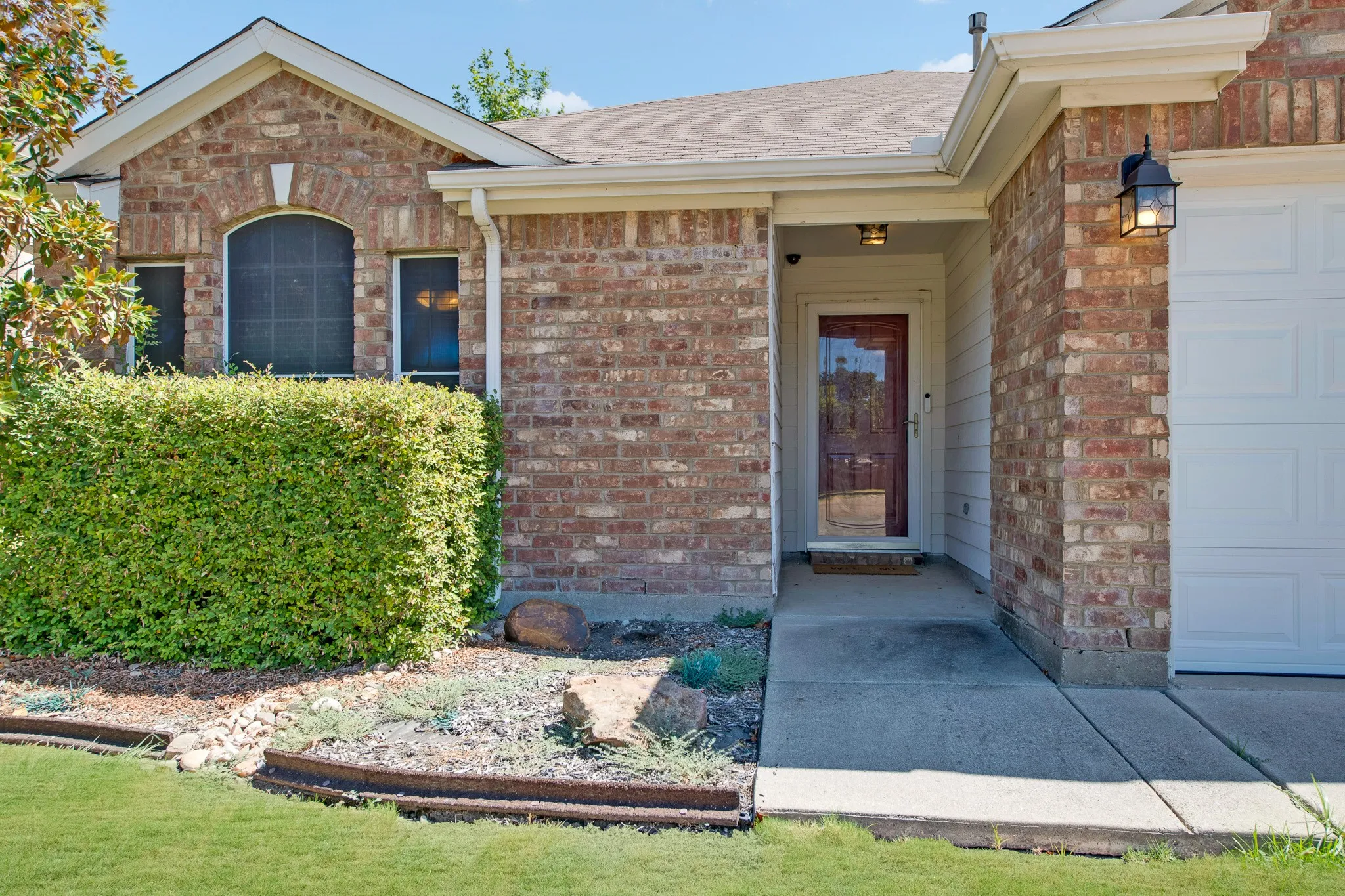 Single Family Residence For Sale in Kaufman County , 132 Redbud Drive, Forney, Texas 75126, 3 Bedroom, 2 Bathroom, 3 Garage spaces, 1,668 Sqft, built in 2004, mls#21376426, Real Estate Agent in Forney, Homes For Sale in Kaufman county, Homes For Sale in Forney, Realtor in Forney Texas, Real Estate Brokerage Independent Realty Texas, Luminita Cordes Realtor