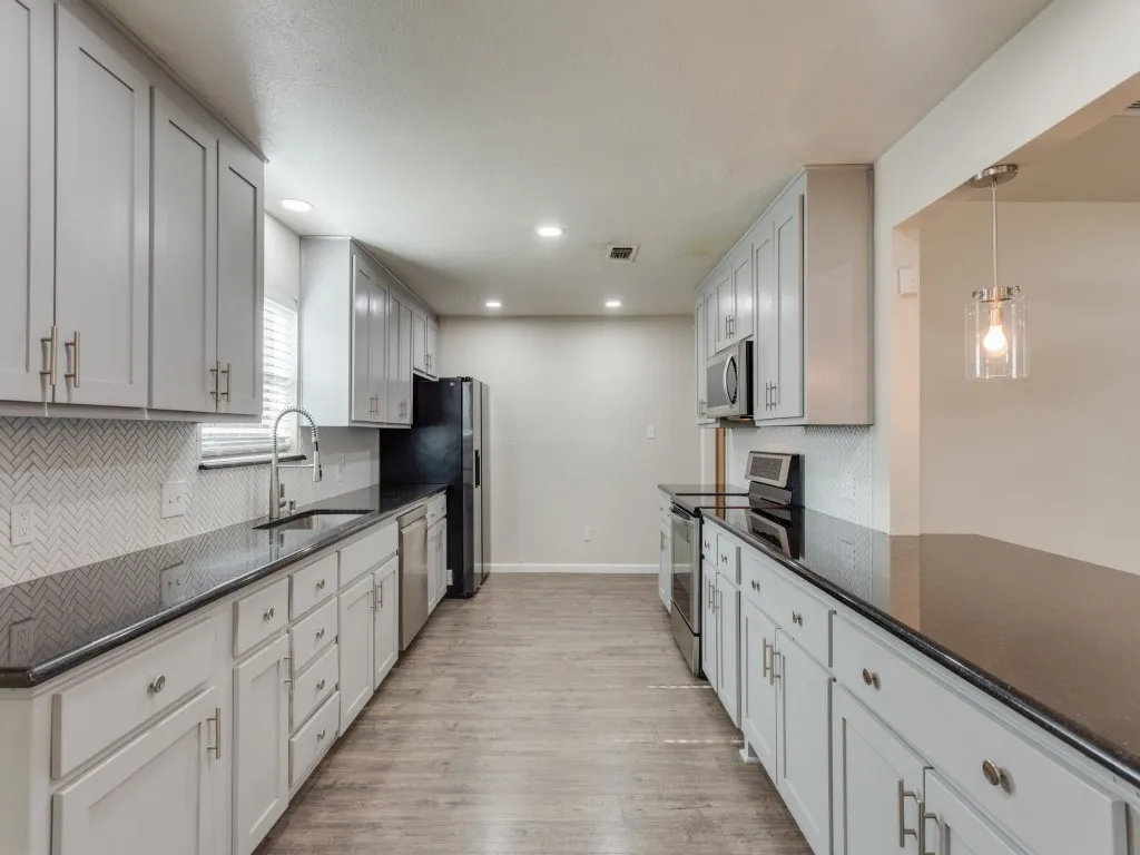 Single Family Residence For Rent in Tarrant County , 2946 Canyon Drive, Grapevine, Texas 76051, 4 Bedroom, 2 Bathroom, 2 Garage spaces, 1,744 Sqft, built in 1976, mls#21376767, Real Estate Agent in Grapevine, Homes For Rent in Tarrant county, Homes For Rent in Grapevine, Realtor in Grapevine Texas, Real Estate Brokerage Independent Realty Texas, Luminita Cordes Realtor