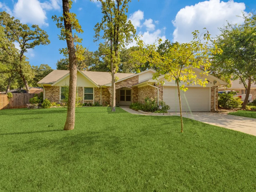 Single Family Residence For Rent in Tarrant County , 2946 Canyon Drive, Grapevine, Texas 76051, 4 Bedroom, 2 Bathroom, 2 Garage spaces, 1,744 Sqft, built in 1976, mls#21376767, Real Estate Agent in Grapevine, Homes For Rent in Tarrant county, Homes For Rent in Grapevine, Realtor in Grapevine Texas, Real Estate Brokerage Independent Realty Texas, Luminita Cordes Realtor