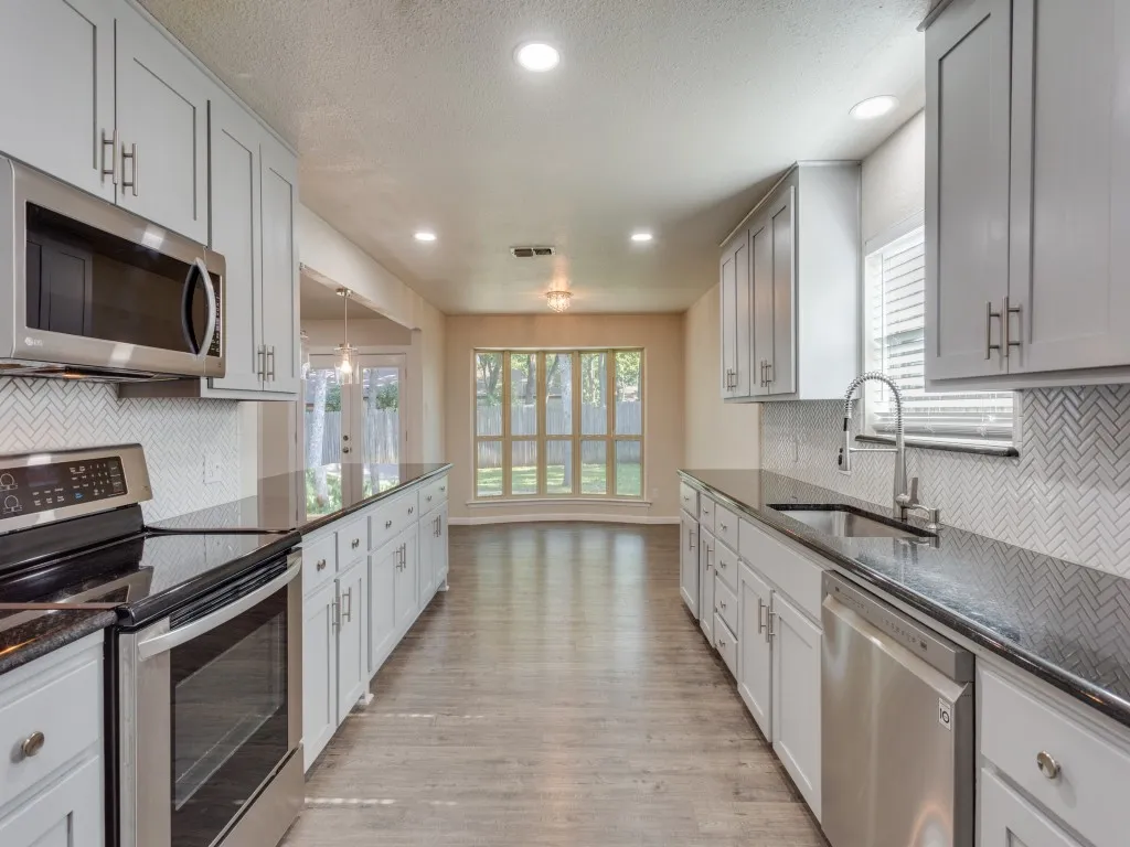 Single Family Residence For Rent in Tarrant County , 2946 Canyon Drive, Grapevine, Texas 76051, 4 Bedroom, 2 Bathroom, 2 Garage spaces, 1,744 Sqft, built in 1976, mls#21376767, Real Estate Agent in Grapevine, Homes For Rent in Tarrant county, Homes For Rent in Grapevine, Realtor in Grapevine Texas, Real Estate Brokerage Independent Realty Texas, Luminita Cordes Realtor