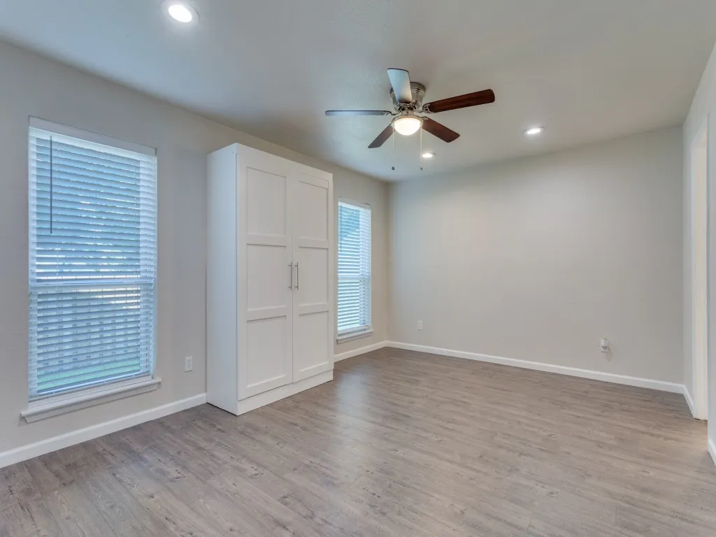 Single Family Residence For Rent in Tarrant County , 2946 Canyon Drive, Grapevine, Texas 76051, 4 Bedroom, 2 Bathroom, 2 Garage spaces, 1,744 Sqft, built in 1976, mls#21376767, Real Estate Agent in Grapevine, Homes For Rent in Tarrant county, Homes For Rent in Grapevine, Realtor in Grapevine Texas, Real Estate Brokerage Independent Realty Texas, Luminita Cordes Realtor