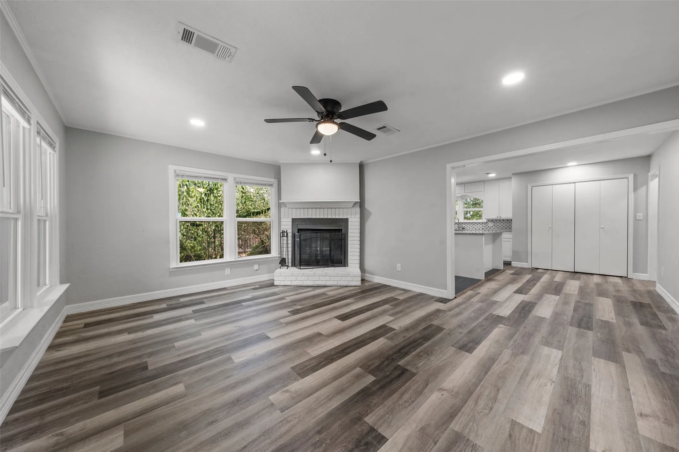 Single Family Residence For Sale in Mc Lennan County , 4529 Sanger Avenue, Waco, Texas 76710, 3 Bedroom, 2 Bathroom, 2 Garage spaces, 1,318 Sqft, built in 1953, mls#21377483, Real Estate Agent in Waco, Homes For Sale in Mc Lennan county, Homes For Sale in Waco, Realtor in Waco Texas, Real Estate Brokerage Independent Realty Texas, Luminita Cordes Realtor