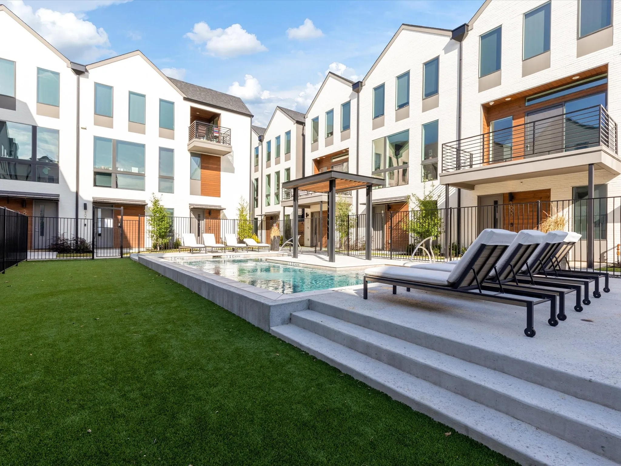 Townhouse For Rent in Dallas County , 4426 Cabell Drive 1307, Dallas, Texas 75204, 2 Bedroom, 3 Bathroom, 2 Garage spaces, 1,375 Sqft, built in 2019, mls#21377596, Real Estate Agent in Dallas, Homes For Rent in Dallas county, Homes For Rent in Dallas, Realtor in Dallas Texas, Real Estate Brokerage Independent Realty Texas, Luminita Cordes Realtor