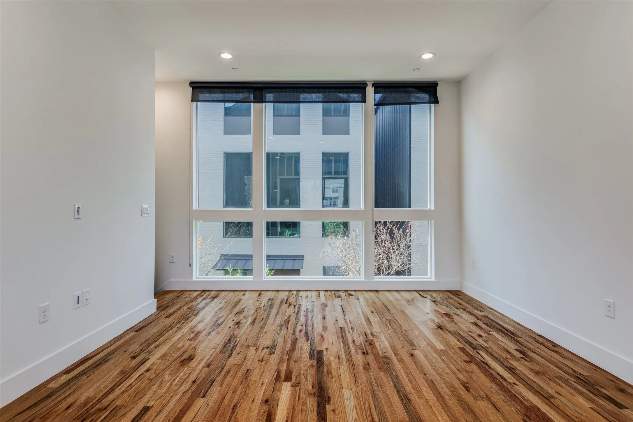 Townhouse For Rent in Dallas County , 4426 Cabell Drive 1307, Dallas, Texas 75204, 2 Bedroom, 3 Bathroom, 2 Garage spaces, 1,375 Sqft, built in 2019, mls#21377596, Real Estate Agent in Dallas, Homes For Rent in Dallas county, Homes For Rent in Dallas, Realtor in Dallas Texas, Real Estate Brokerage Independent Realty Texas, Luminita Cordes Realtor
