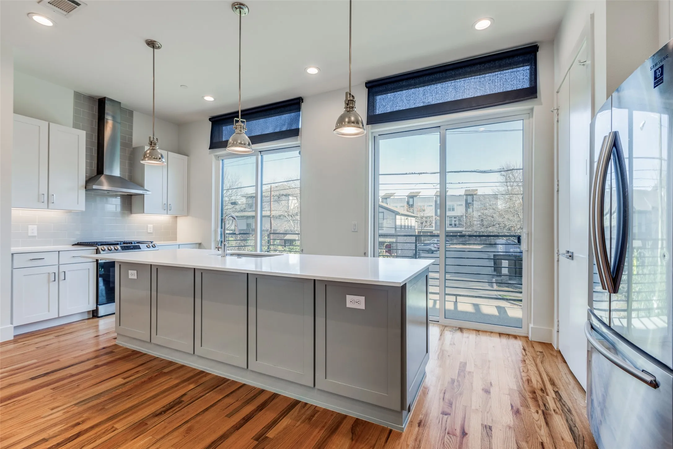 Townhouse For Rent in Dallas County , 4426 Cabell Drive 1307, Dallas, Texas 75204, 2 Bedroom, 3 Bathroom, 2 Garage spaces, 1,375 Sqft, built in 2019, mls#21377596, Real Estate Agent in Dallas, Homes For Rent in Dallas county, Homes For Rent in Dallas, Realtor in Dallas Texas, Real Estate Brokerage Independent Realty Texas, Luminita Cordes Realtor