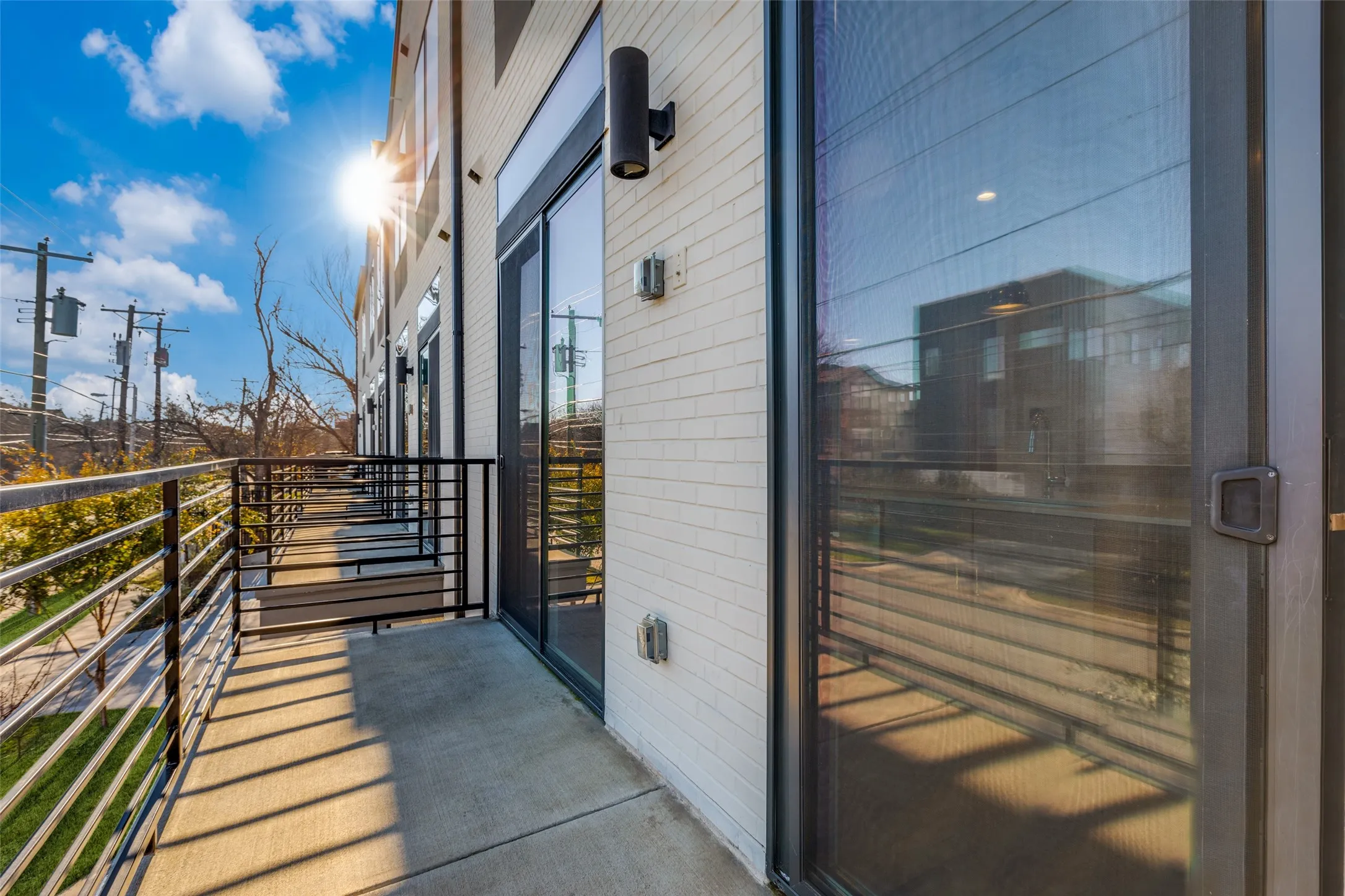 Townhouse For Rent in Dallas County , 4426 Cabell Drive 1307, Dallas, Texas 75204, 2 Bedroom, 3 Bathroom, 2 Garage spaces, 1,375 Sqft, built in 2019, mls#21377596, Real Estate Agent in Dallas, Homes For Rent in Dallas county, Homes For Rent in Dallas, Realtor in Dallas Texas, Real Estate Brokerage Independent Realty Texas, Luminita Cordes Realtor