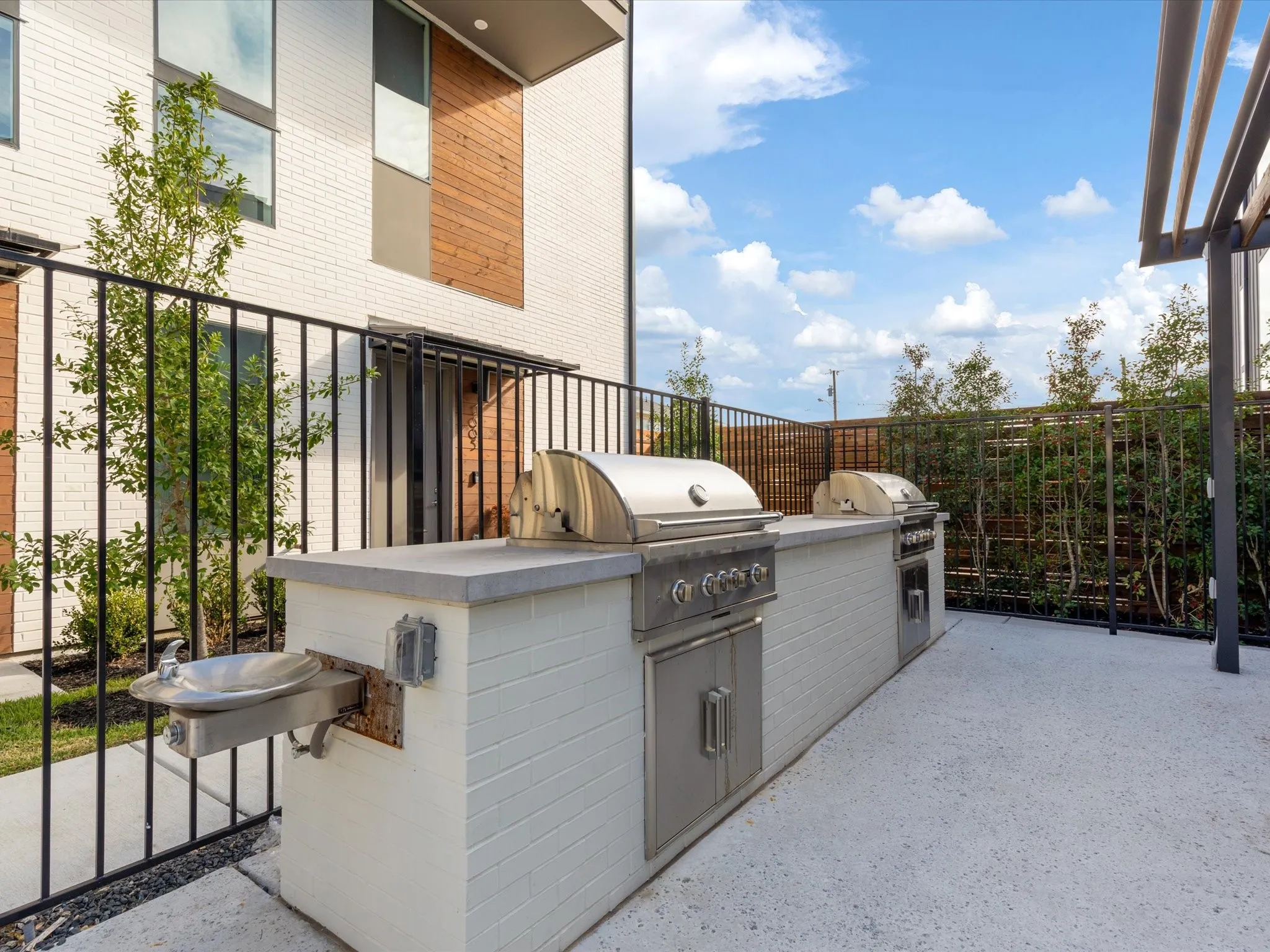 Townhouse For Rent in Dallas County , 4426 Cabell Drive 1307, Dallas, Texas 75204, 2 Bedroom, 3 Bathroom, 2 Garage spaces, 1,375 Sqft, built in 2019, mls#21377596, Real Estate Agent in Dallas, Homes For Rent in Dallas county, Homes For Rent in Dallas, Realtor in Dallas Texas, Real Estate Brokerage Independent Realty Texas, Luminita Cordes Realtor