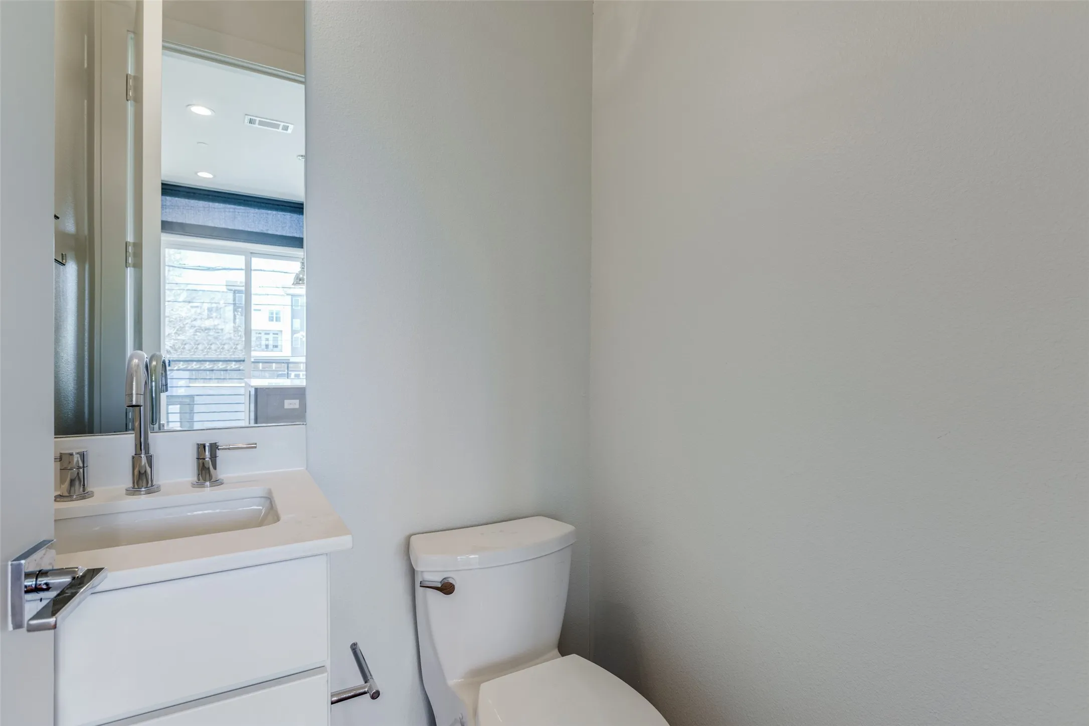 Townhouse For Rent in Dallas County , 4426 Cabell Drive 1307, Dallas, Texas 75204, 2 Bedroom, 3 Bathroom, 2 Garage spaces, 1,375 Sqft, built in 2019, mls#21377596, Real Estate Agent in Dallas, Homes For Rent in Dallas county, Homes For Rent in Dallas, Realtor in Dallas Texas, Real Estate Brokerage Independent Realty Texas, Luminita Cordes Realtor