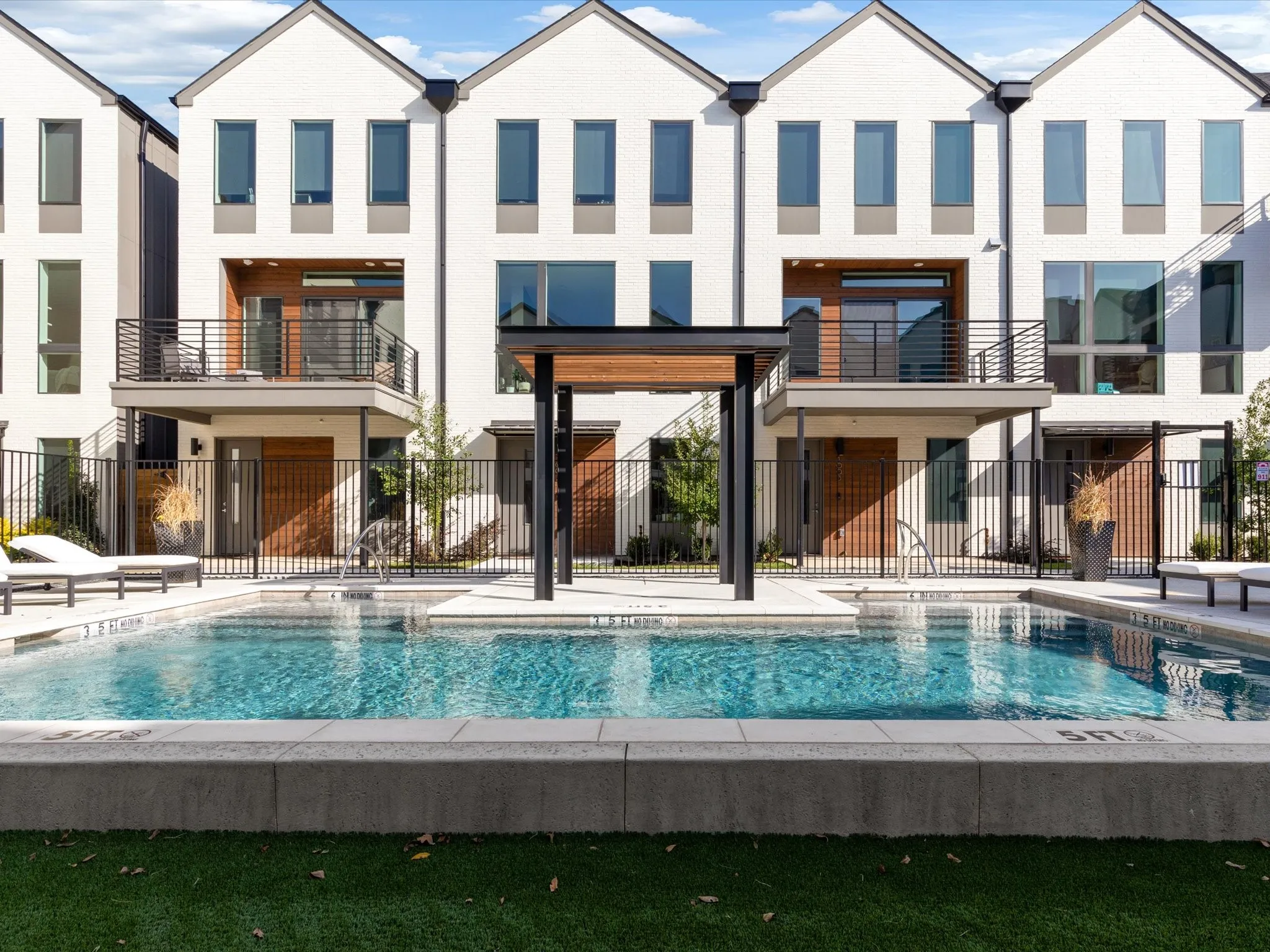 Townhouse For Rent in Dallas County , 4426 Cabell Drive 1307, Dallas, Texas 75204, 2 Bedroom, 3 Bathroom, 2 Garage spaces, 1,375 Sqft, built in 2019, mls#21377596, Real Estate Agent in Dallas, Homes For Rent in Dallas county, Homes For Rent in Dallas, Realtor in Dallas Texas, Real Estate Brokerage Independent Realty Texas, Luminita Cordes Realtor