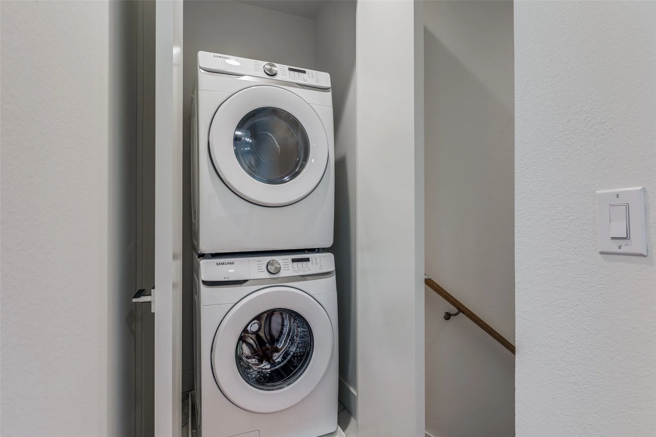 Townhouse For Rent in Dallas County , 4426 Cabell Drive 1307, Dallas, Texas 75204, 2 Bedroom, 3 Bathroom, 2 Garage spaces, 1,375 Sqft, built in 2019, mls#21377596, Real Estate Agent in Dallas, Homes For Rent in Dallas county, Homes For Rent in Dallas, Realtor in Dallas Texas, Real Estate Brokerage Independent Realty Texas, Luminita Cordes Realtor