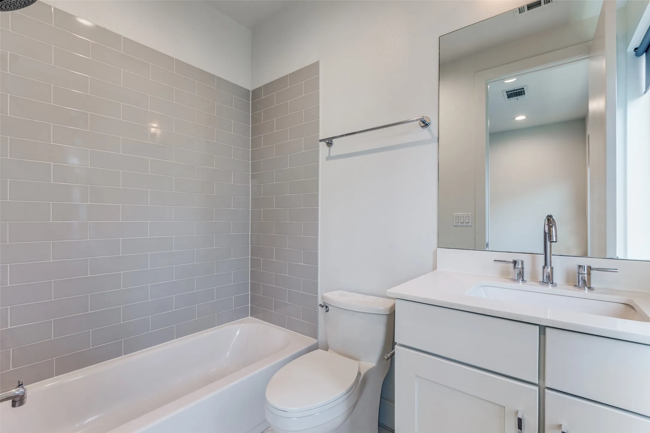 Townhouse For Rent in Dallas County , 4426 Cabell Drive 1307, Dallas, Texas 75204, 2 Bedroom, 3 Bathroom, 2 Garage spaces, 1,375 Sqft, built in 2019, mls#21377596, Real Estate Agent in Dallas, Homes For Rent in Dallas county, Homes For Rent in Dallas, Realtor in Dallas Texas, Real Estate Brokerage Independent Realty Texas, Luminita Cordes Realtor