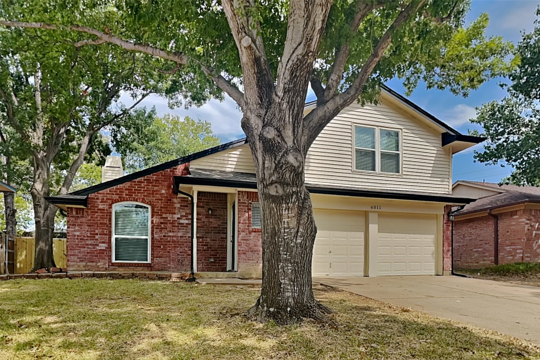 Single Family Residence For Rent in Tarrant County , 6011 Parkmeadow Drive, Arlington, Texas 76018, 4 Bedroom, 3 Bathroom, 2 Garage spaces, 1,796 Sqft, built in 1989, mls#21377575, Real Estate Agent in Arlington, Homes For Rent in Tarrant county, Homes For Rent in Arlington, Realtor in Arlington Texas, Real Estate Brokerage Independent Realty Texas, Luminita Cordes Realtor