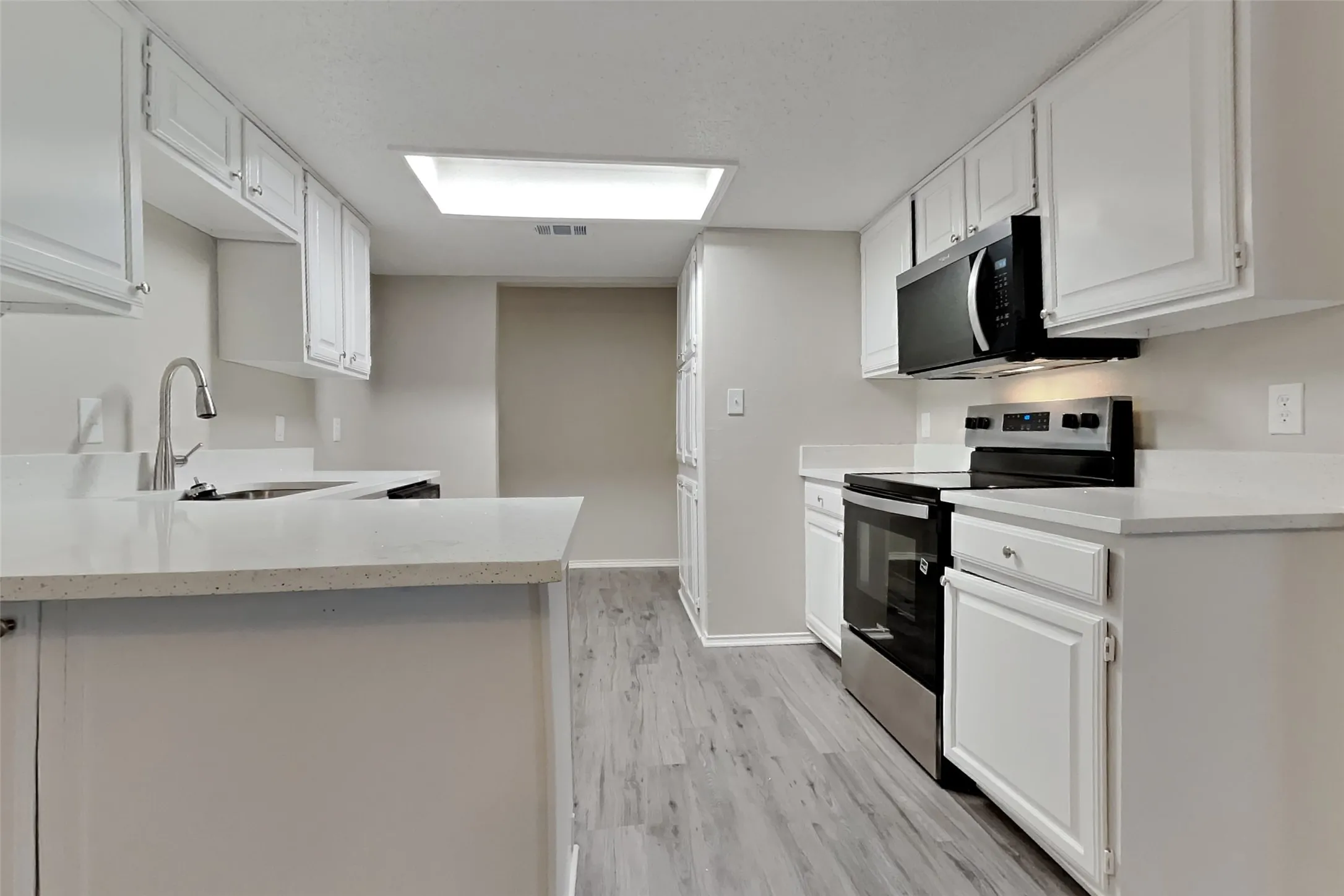 Single Family Residence For Rent in Tarrant County , 6011 Parkmeadow Drive, Arlington, Texas 76018, 4 Bedroom, 3 Bathroom, 2 Garage spaces, 1,796 Sqft, built in 1989, mls#21377575, Real Estate Agent in Arlington, Homes For Rent in Tarrant county, Homes For Rent in Arlington, Realtor in Arlington Texas, Real Estate Brokerage Independent Realty Texas, Luminita Cordes Realtor
