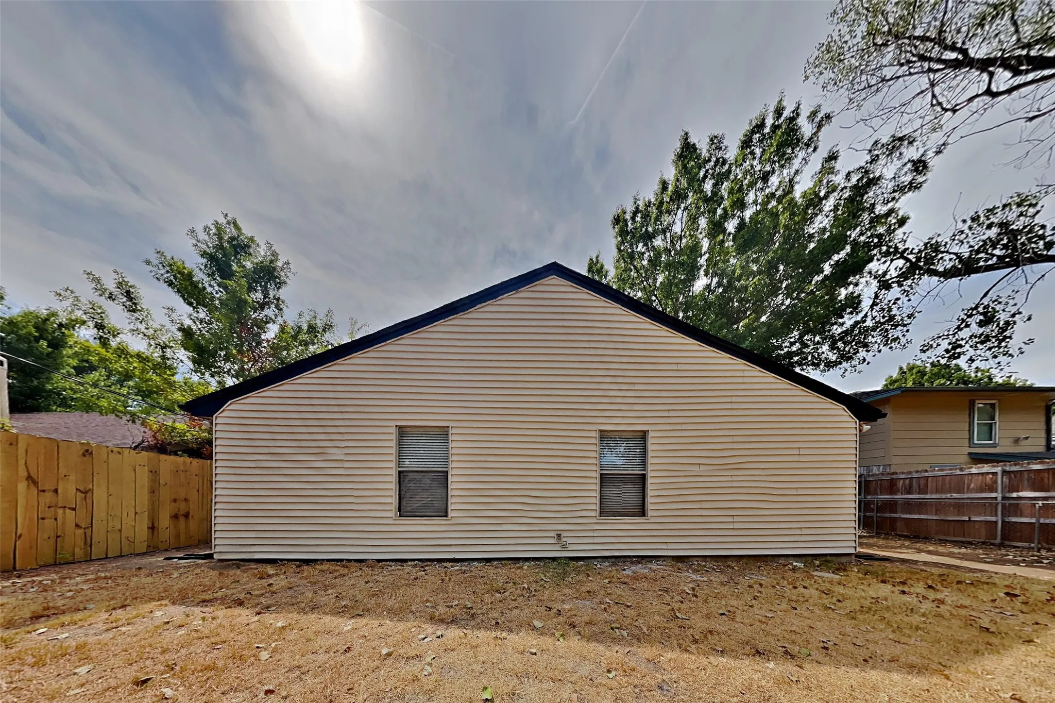 Single Family Residence For Rent in Tarrant County , 6011 Parkmeadow Drive, Arlington, Texas 76018, 4 Bedroom, 3 Bathroom, 2 Garage spaces, 1,796 Sqft, built in 1989, mls#21377575, Real Estate Agent in Arlington, Homes For Rent in Tarrant county, Homes For Rent in Arlington, Realtor in Arlington Texas, Real Estate Brokerage Independent Realty Texas, Luminita Cordes Realtor