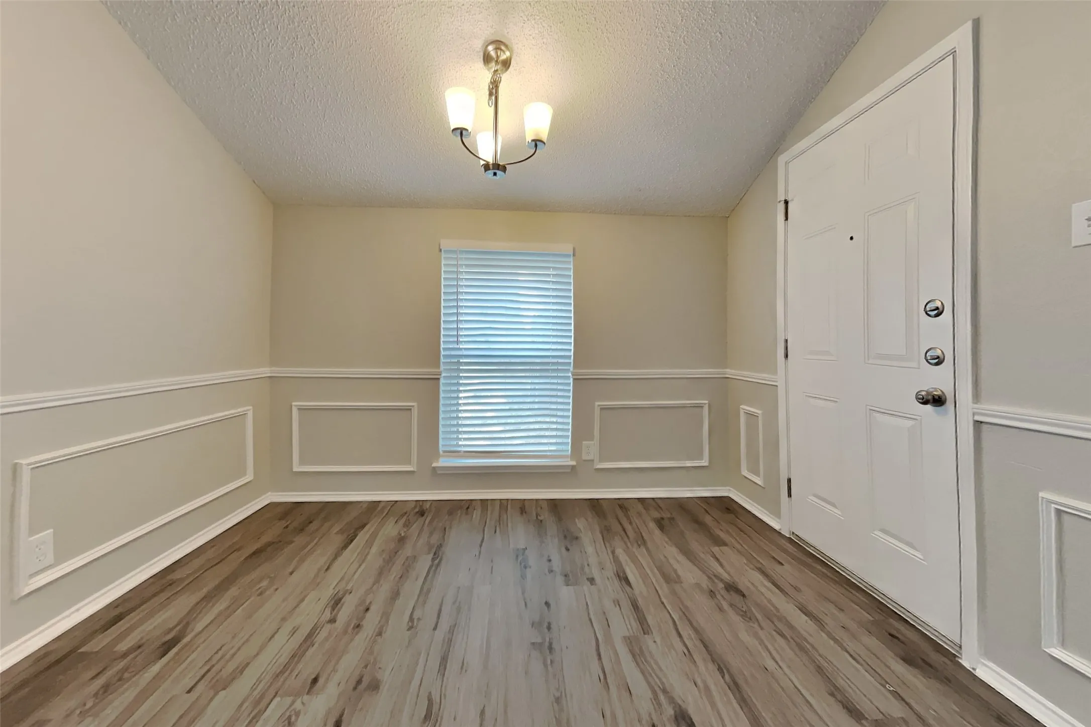 Single Family Residence For Rent in Tarrant County , 6011 Parkmeadow Drive, Arlington, Texas 76018, 4 Bedroom, 3 Bathroom, 2 Garage spaces, 1,796 Sqft, built in 1989, mls#21377575, Real Estate Agent in Arlington, Homes For Rent in Tarrant county, Homes For Rent in Arlington, Realtor in Arlington Texas, Real Estate Brokerage Independent Realty Texas, Luminita Cordes Realtor