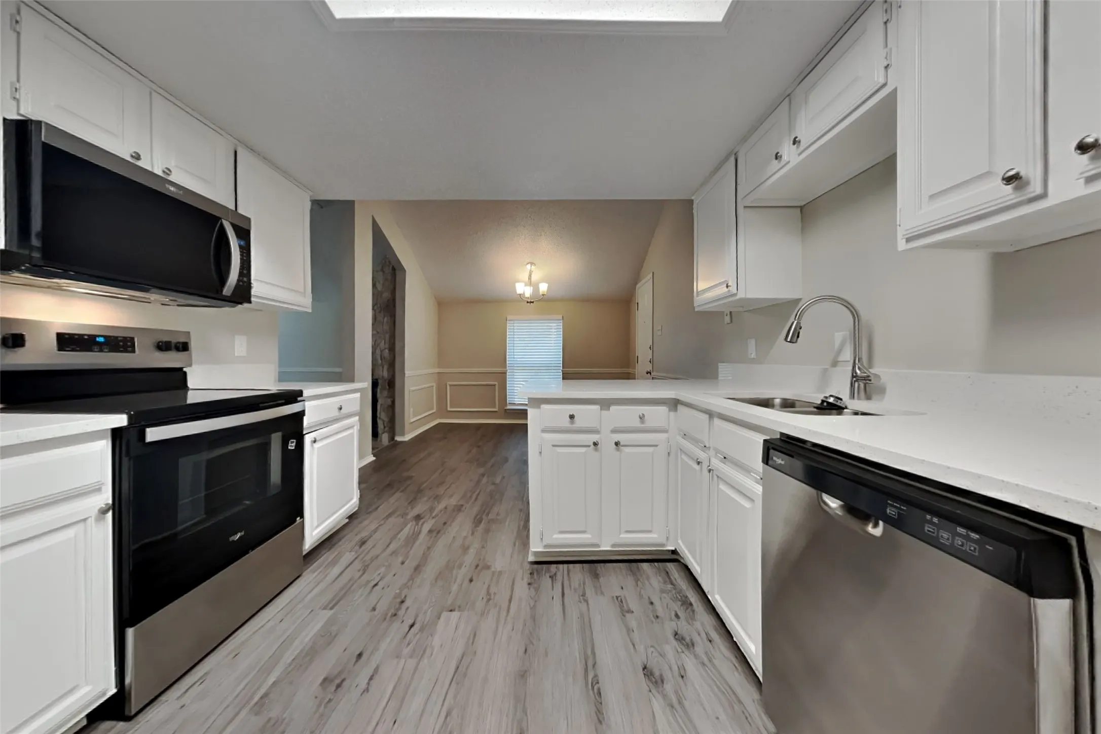 Single Family Residence For Rent in Tarrant County , 6011 Parkmeadow Drive, Arlington, Texas 76018, 4 Bedroom, 3 Bathroom, 2 Garage spaces, 1,796 Sqft, built in 1989, mls#21377575, Real Estate Agent in Arlington, Homes For Rent in Tarrant county, Homes For Rent in Arlington, Realtor in Arlington Texas, Real Estate Brokerage Independent Realty Texas, Luminita Cordes Realtor