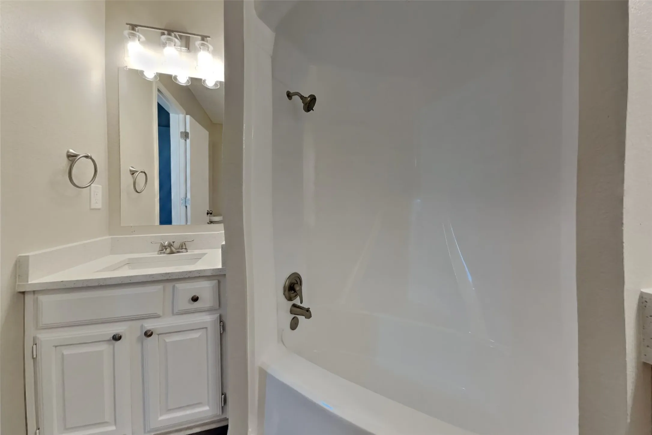 Single Family Residence For Rent in Tarrant County , 6011 Parkmeadow Drive, Arlington, Texas 76018, 4 Bedroom, 3 Bathroom, 2 Garage spaces, 1,796 Sqft, built in 1989, mls#21377575, Real Estate Agent in Arlington, Homes For Rent in Tarrant county, Homes For Rent in Arlington, Realtor in Arlington Texas, Real Estate Brokerage Independent Realty Texas, Luminita Cordes Realtor