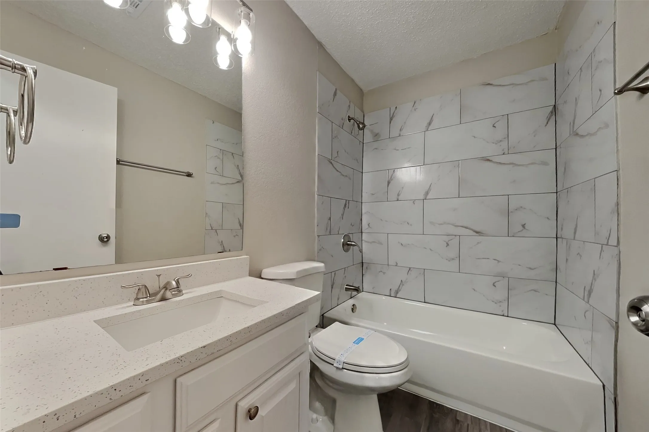 Single Family Residence For Rent in Tarrant County , 6011 Parkmeadow Drive, Arlington, Texas 76018, 4 Bedroom, 3 Bathroom, 2 Garage spaces, 1,796 Sqft, built in 1989, mls#21377575, Real Estate Agent in Arlington, Homes For Rent in Tarrant county, Homes For Rent in Arlington, Realtor in Arlington Texas, Real Estate Brokerage Independent Realty Texas, Luminita Cordes Realtor