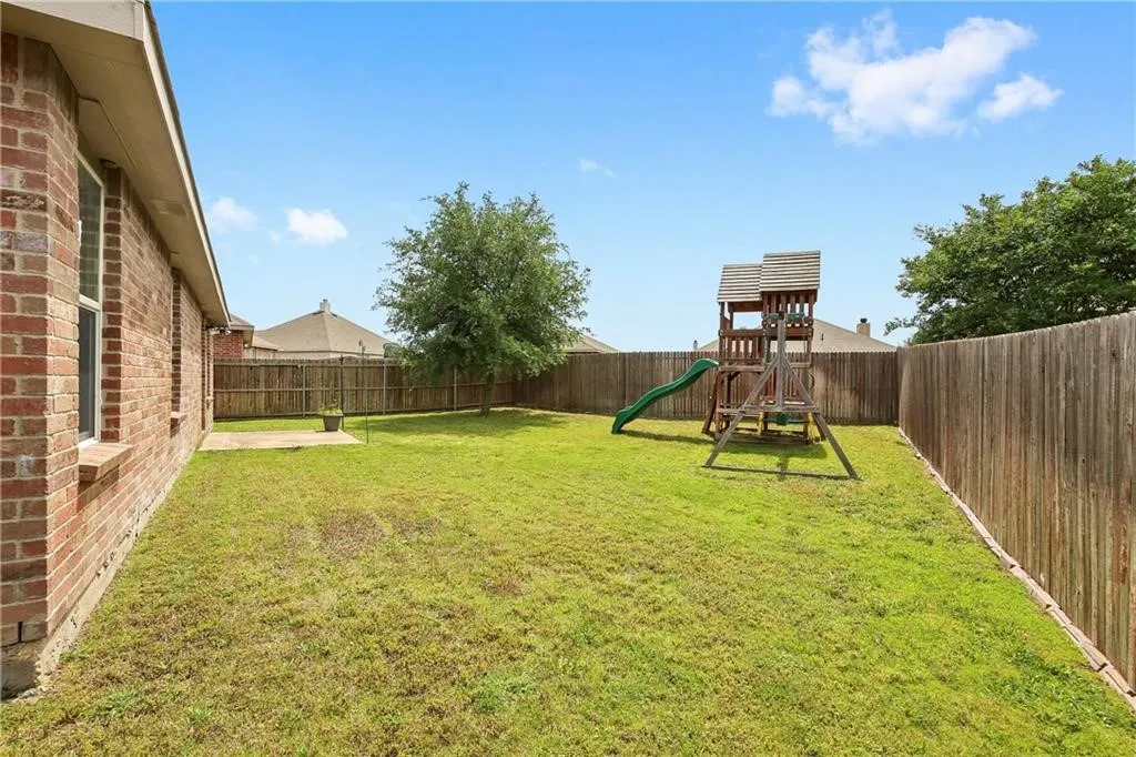 Single Family Residence For Rent in Rockwall County , 807 Windflower Drive, Fate, Texas 75087, 3 Bedroom, 2 Bathroom, 2 Garage spaces, 1,888 Sqft, built in 2009, mls#21377600, Real Estate Agent in Fate, Homes For Rent in Rockwall county, Homes For Rent in Fate, Realtor in Fate Texas, Real Estate Brokerage Independent Realty Texas, Luminita Cordes Realtor