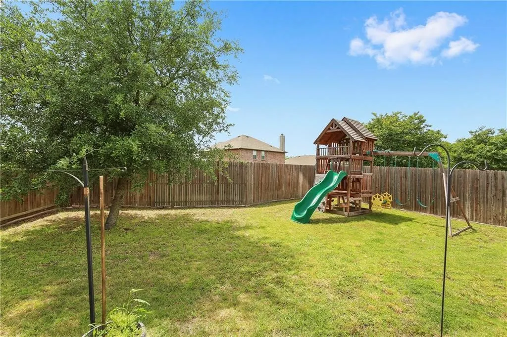 Single Family Residence For Rent in Rockwall County , 807 Windflower Drive, Fate, Texas 75087, 3 Bedroom, 2 Bathroom, 2 Garage spaces, 1,888 Sqft, built in 2009, mls#21377600, Real Estate Agent in Fate, Homes For Rent in Rockwall county, Homes For Rent in Fate, Realtor in Fate Texas, Real Estate Brokerage Independent Realty Texas, Luminita Cordes Realtor