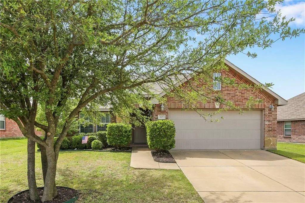 Single Family Residence For Rent in Rockwall County , 807 Windflower Drive, Fate, Texas 75087, 3 Bedroom, 2 Bathroom, 2 Garage spaces, 1,888 Sqft, built in 2009, mls#21377600, Real Estate Agent in Fate, Homes For Rent in Rockwall county, Homes For Rent in Fate, Realtor in Fate Texas, Real Estate Brokerage Independent Realty Texas, Luminita Cordes Realtor