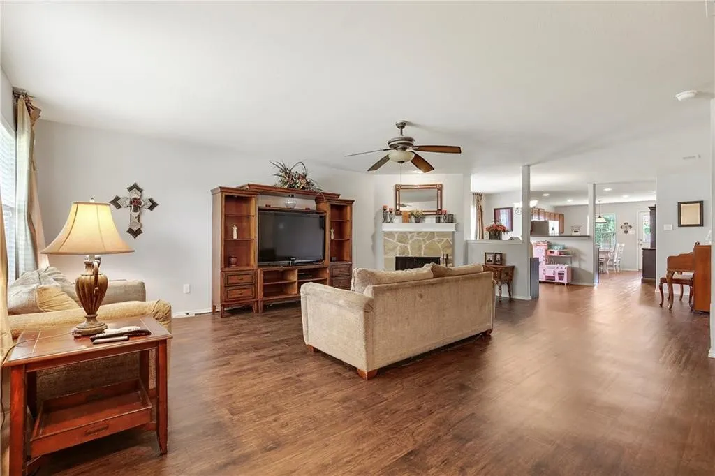 Single Family Residence For Rent in Rockwall County , 807 Windflower Drive, Fate, Texas 75087, 3 Bedroom, 2 Bathroom, 2 Garage spaces, 1,888 Sqft, built in 2009, mls#21377600, Real Estate Agent in Fate, Homes For Rent in Rockwall county, Homes For Rent in Fate, Realtor in Fate Texas, Real Estate Brokerage Independent Realty Texas, Luminita Cordes Realtor