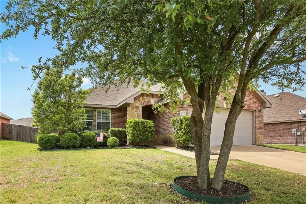 Single Family Residence For Rent in Rockwall County , 807 Windflower Drive, Fate, Texas 75087, 3 Bedroom, 2 Bathroom, 2 Garage spaces, 1,888 Sqft, built in 2009, mls#21377600, Real Estate Agent in Fate, Homes For Rent in Rockwall county, Homes For Rent in Fate, Realtor in Fate Texas, Real Estate Brokerage Independent Realty Texas, Luminita Cordes Realtor