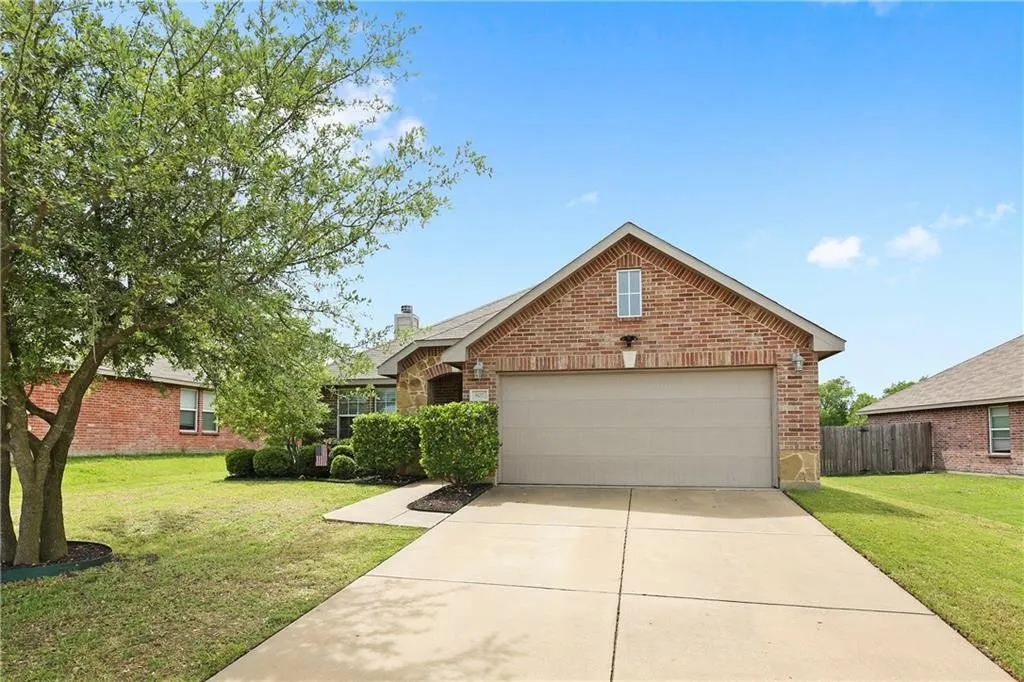 Single Family Residence For Rent in Rockwall County , 807 Windflower Drive, Fate, Texas 75087, 3 Bedroom, 2 Bathroom, 2 Garage spaces, 1,888 Sqft, built in 2009, mls#21377600, Real Estate Agent in Fate, Homes For Rent in Rockwall county, Homes For Rent in Fate, Realtor in Fate Texas, Real Estate Brokerage Independent Realty Texas, Luminita Cordes Realtor