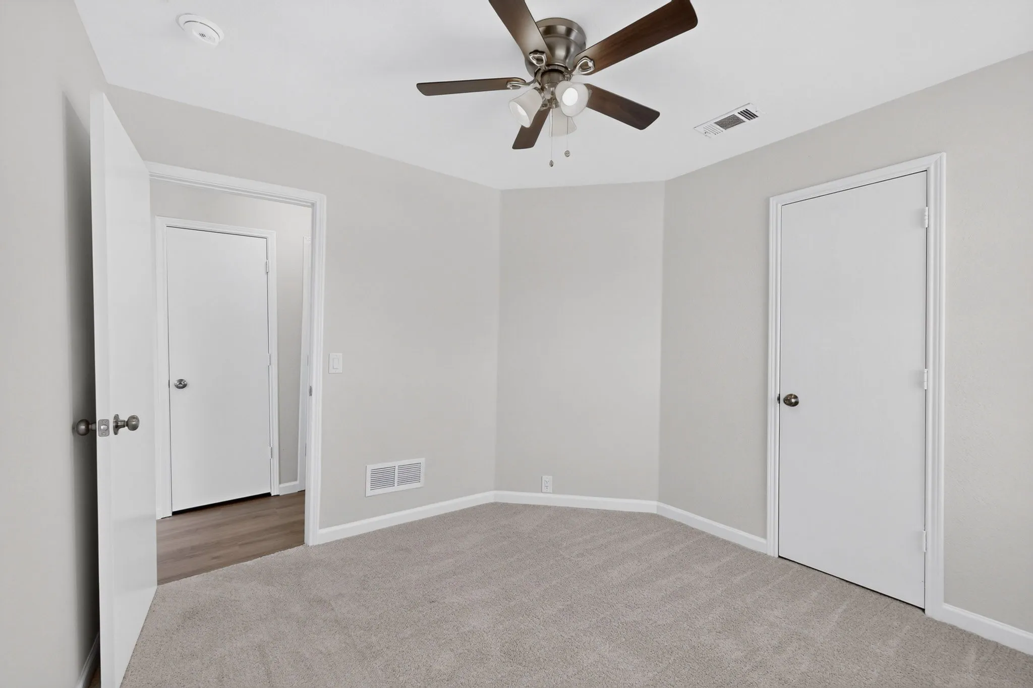 Single Family Residence For Sale in Denton County , 8924 Wagon Trail, Cross Roads, Texas 76227, 3 Bedroom, 2 Bathroom, 2 Garage spaces, 1,378 Sqft, built in 2004, mls#21377239, Real Estate Agent in Cross Roads, Homes For Sale in Denton county, Homes For Sale in Cross Roads, Realtor in Cross Roads Texas, Real Estate Brokerage Independent Realty Texas, Luminita Cordes Realtor